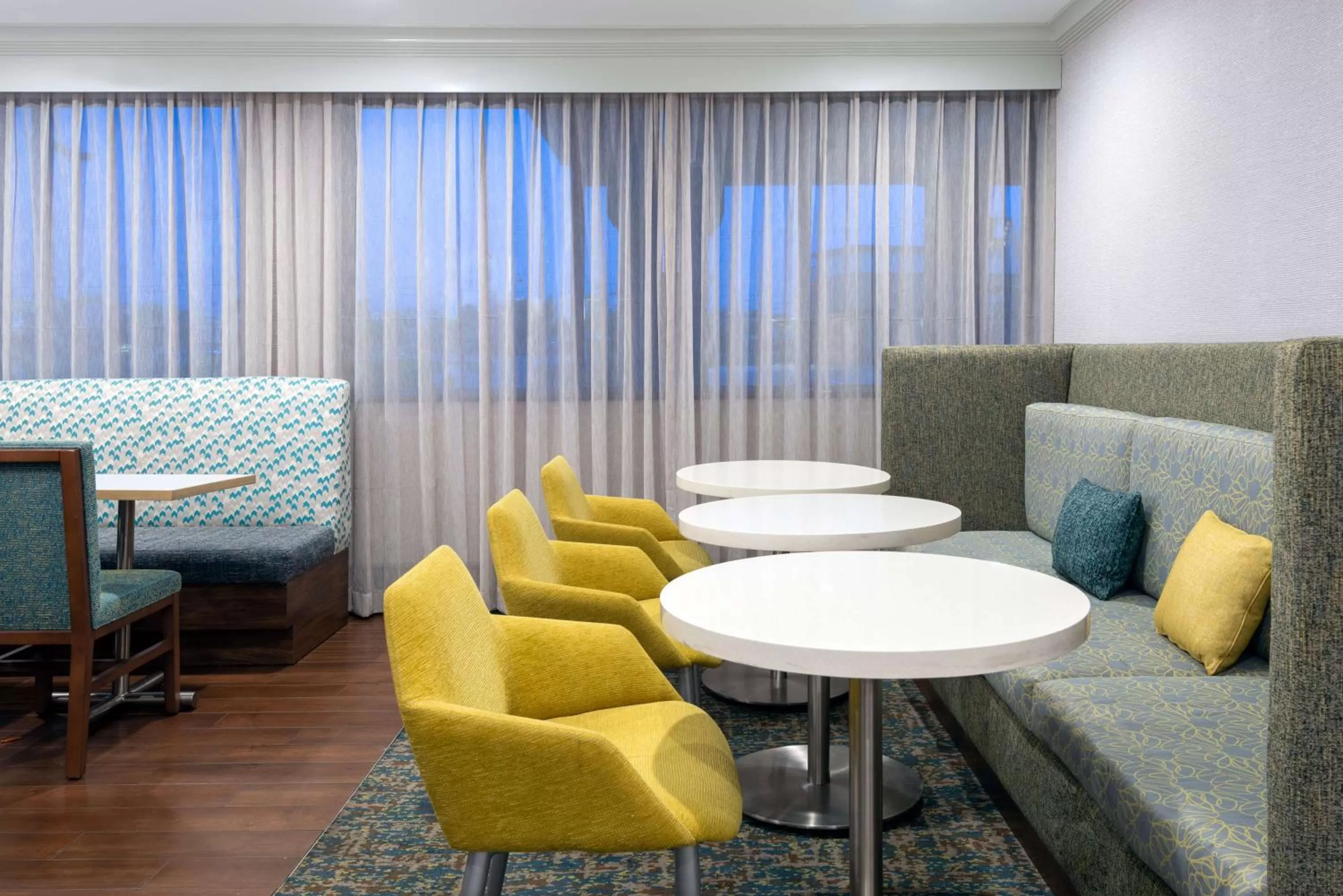 Breakfast in Hampton Inn Buffalo-Airport Galleria Mall