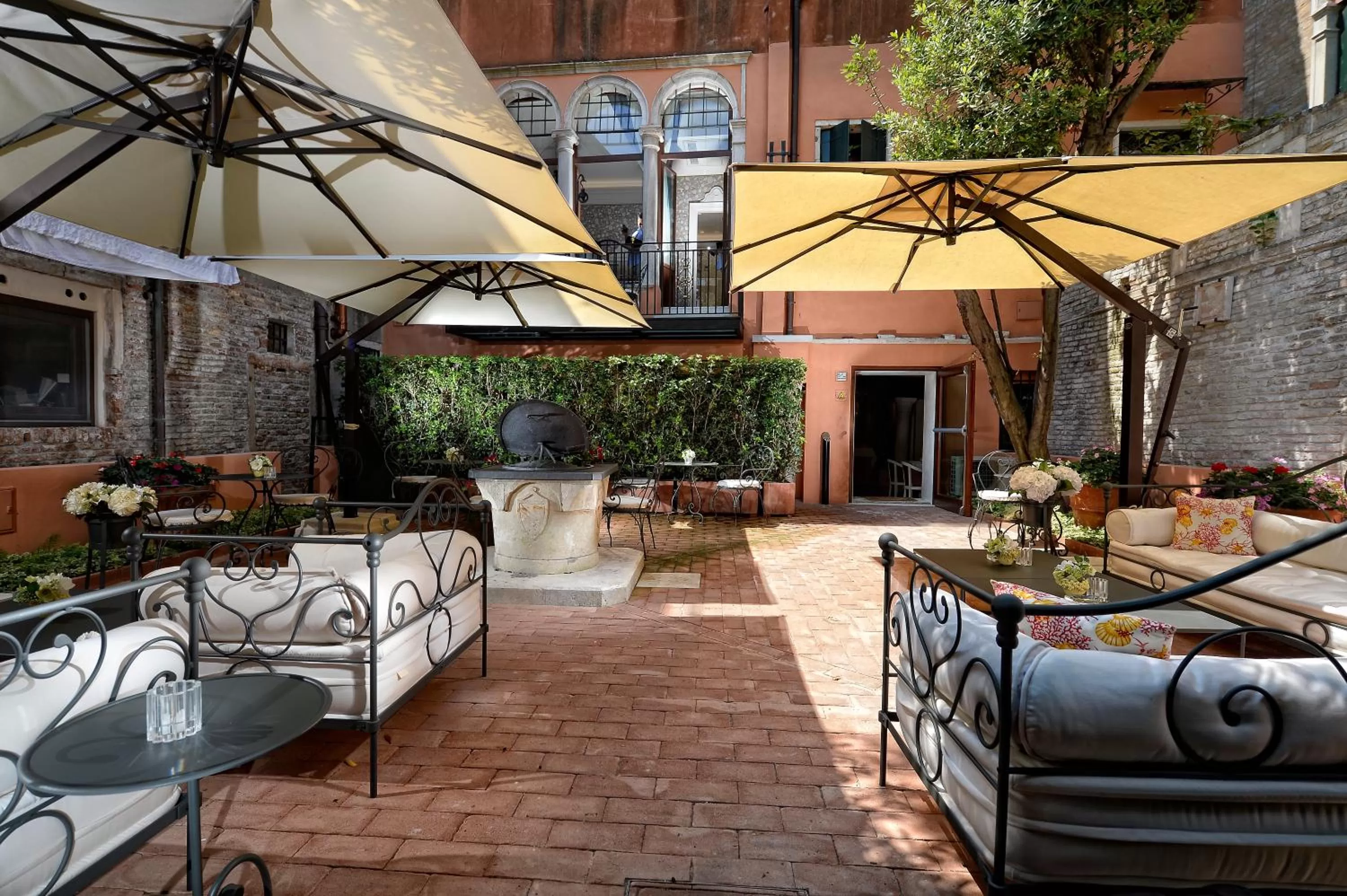 Property building in Hotel Palazzetto Madonna