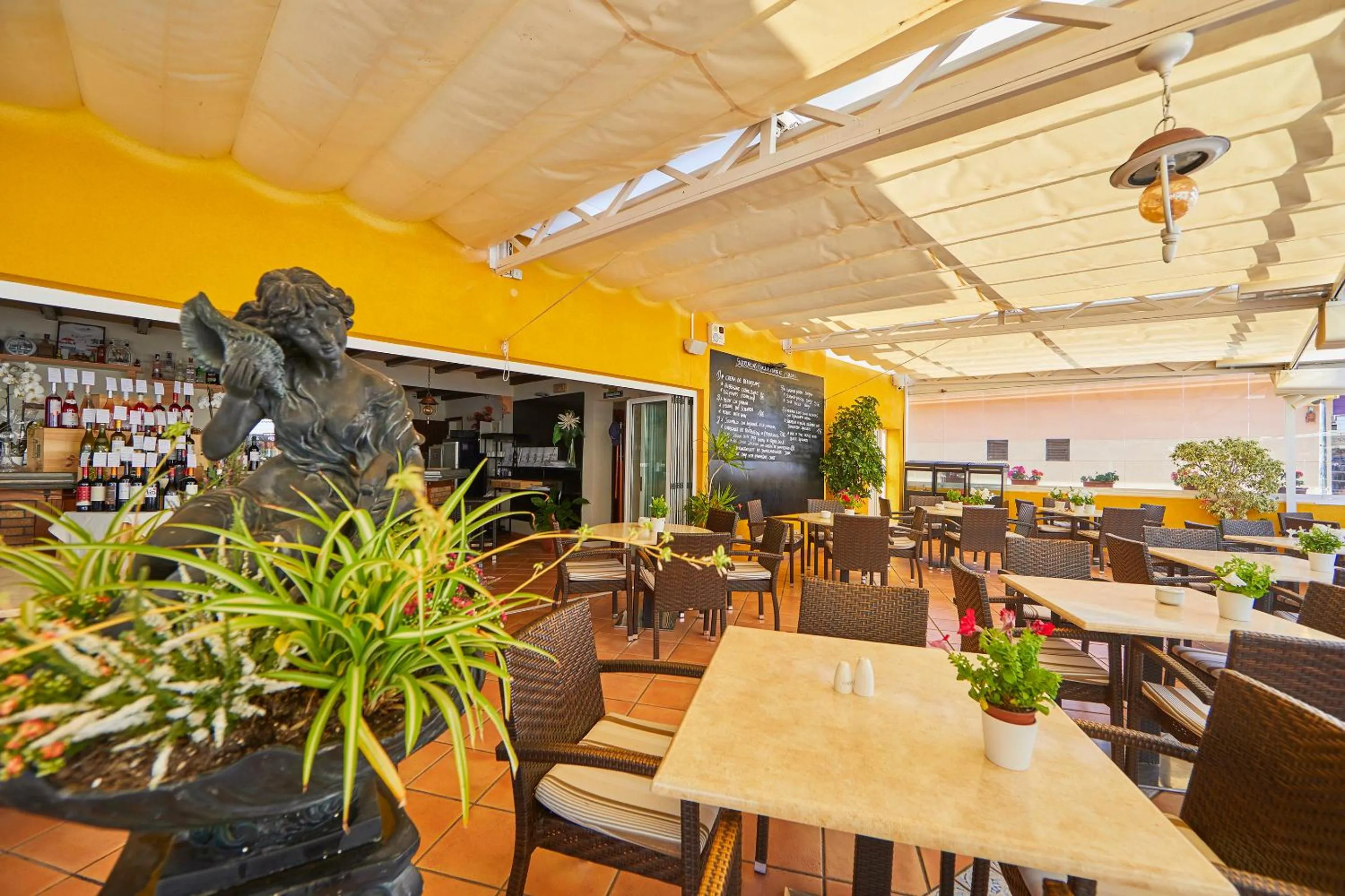 Restaurant/places to eat in Hotel Cupidor