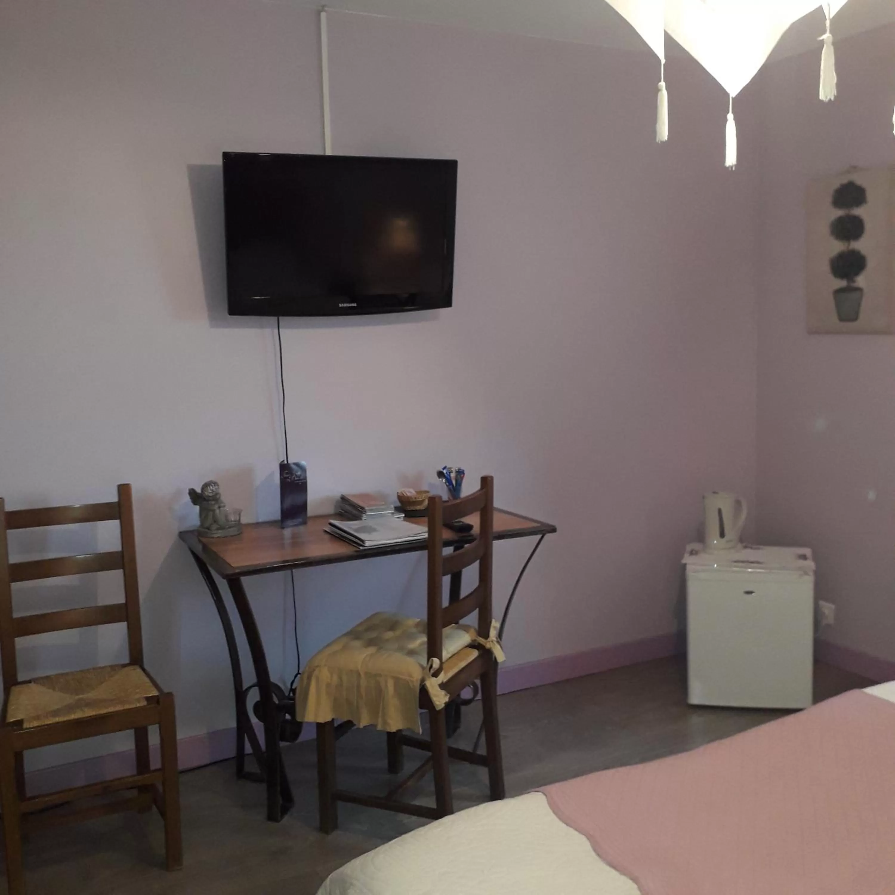 TV and multimedia, TV/Entertainment Center in Vents d'Anges