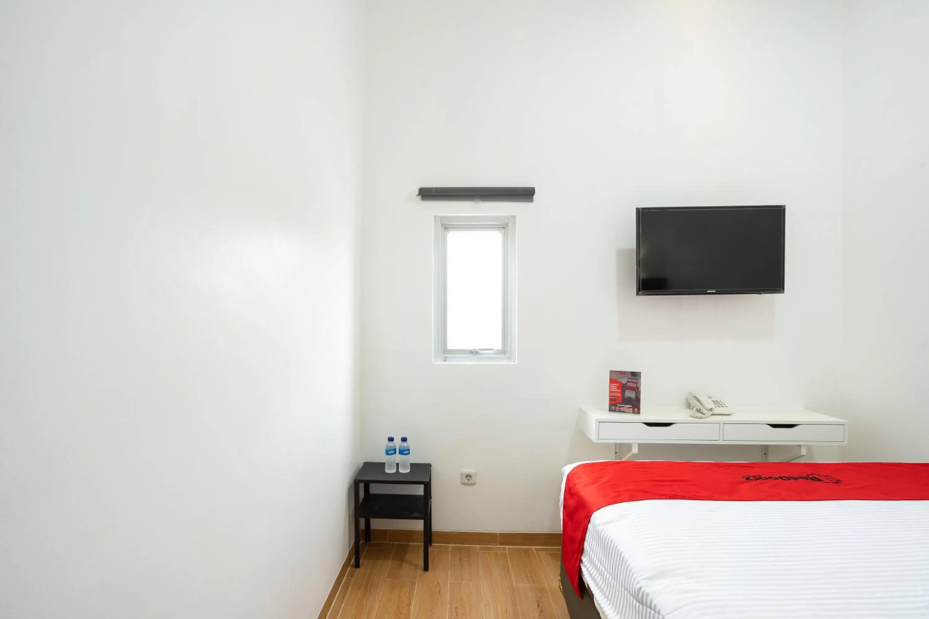 Bedroom, Bed in RedDoorz Plus @ Danau Sunter Utara