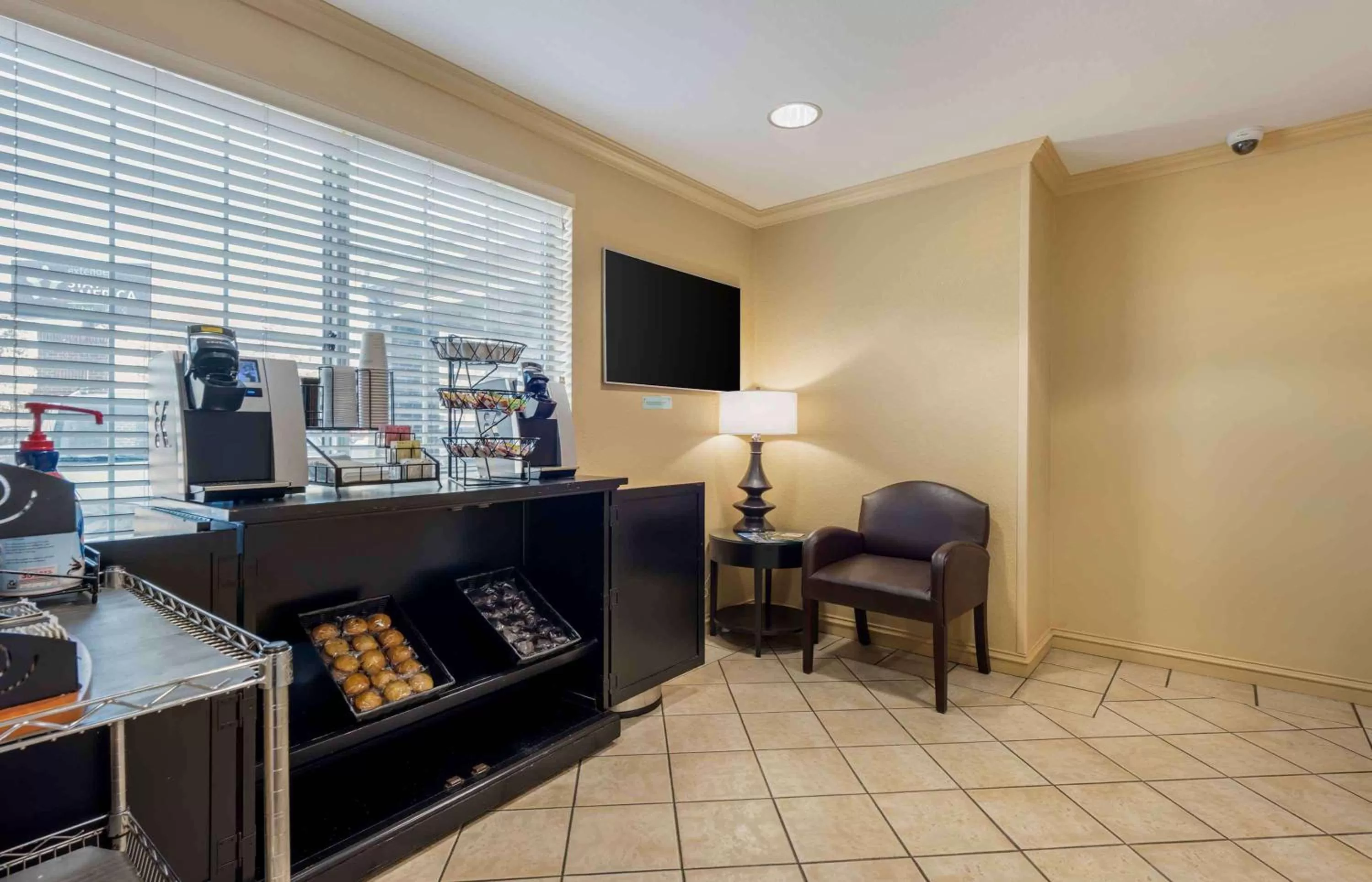 Breakfast in Extended Stay America Suites - Minneapolis - Eden Prairie - Technology Drive