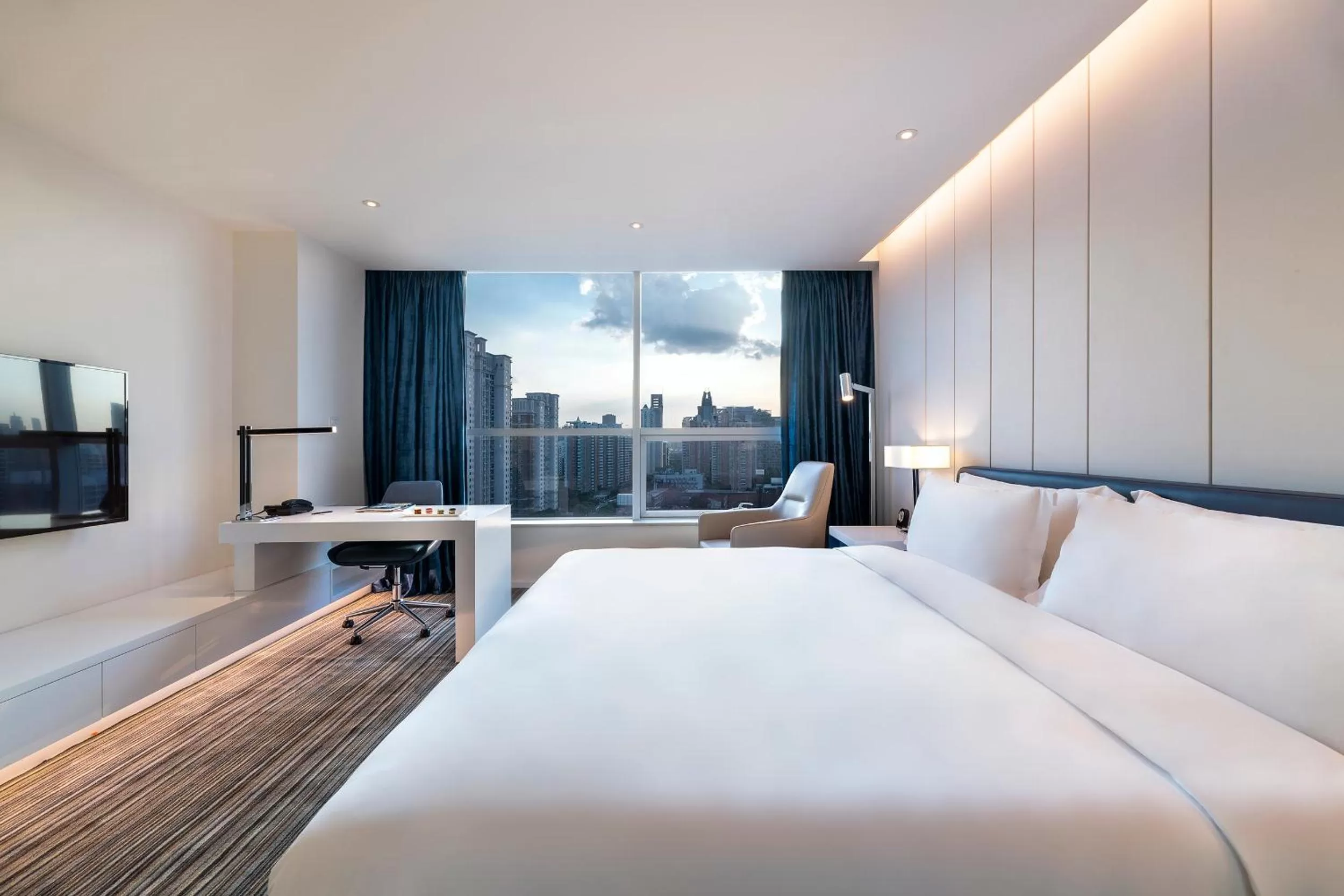 Bed in Grand Mercure Shanghai Century Park