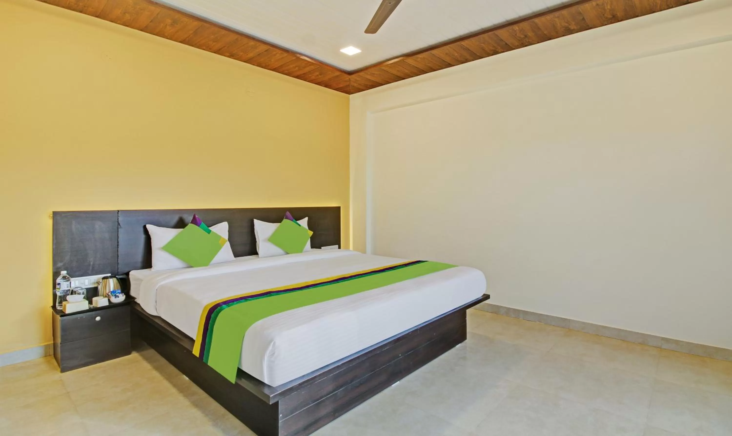 Bed in Treebo Trend Raaya Regency