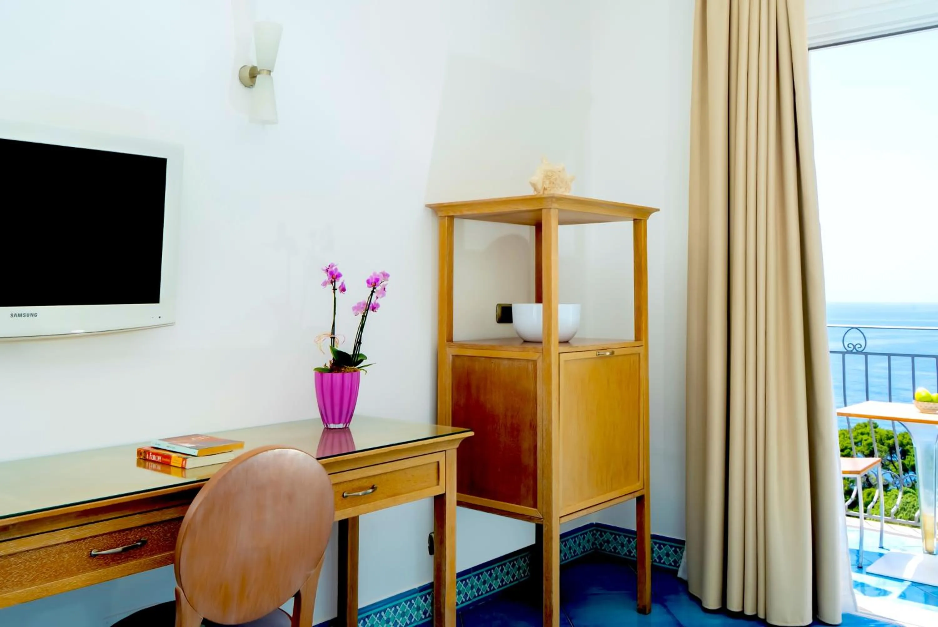 TV and multimedia in Hotel La Floridiana