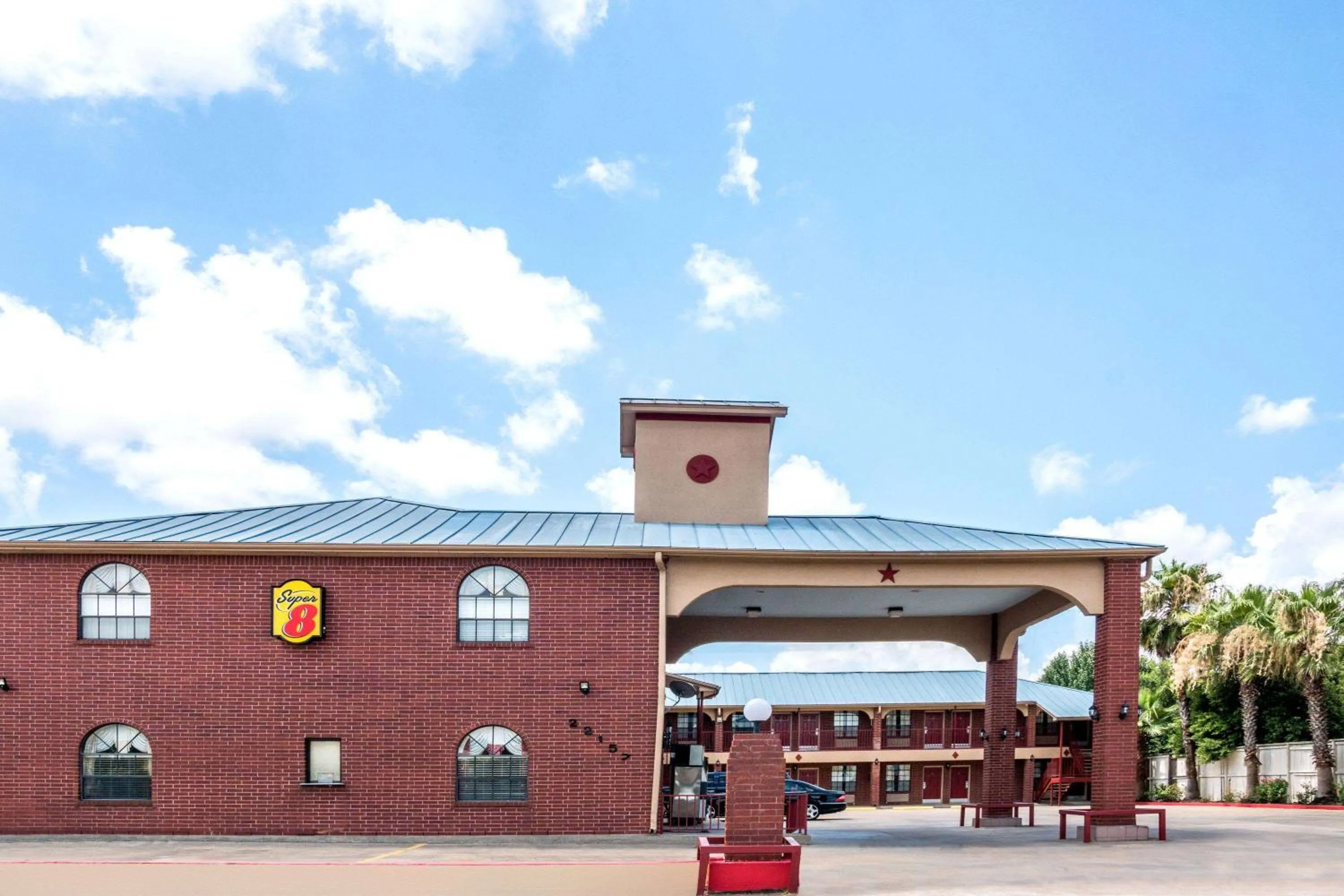 Property building in Express Inn