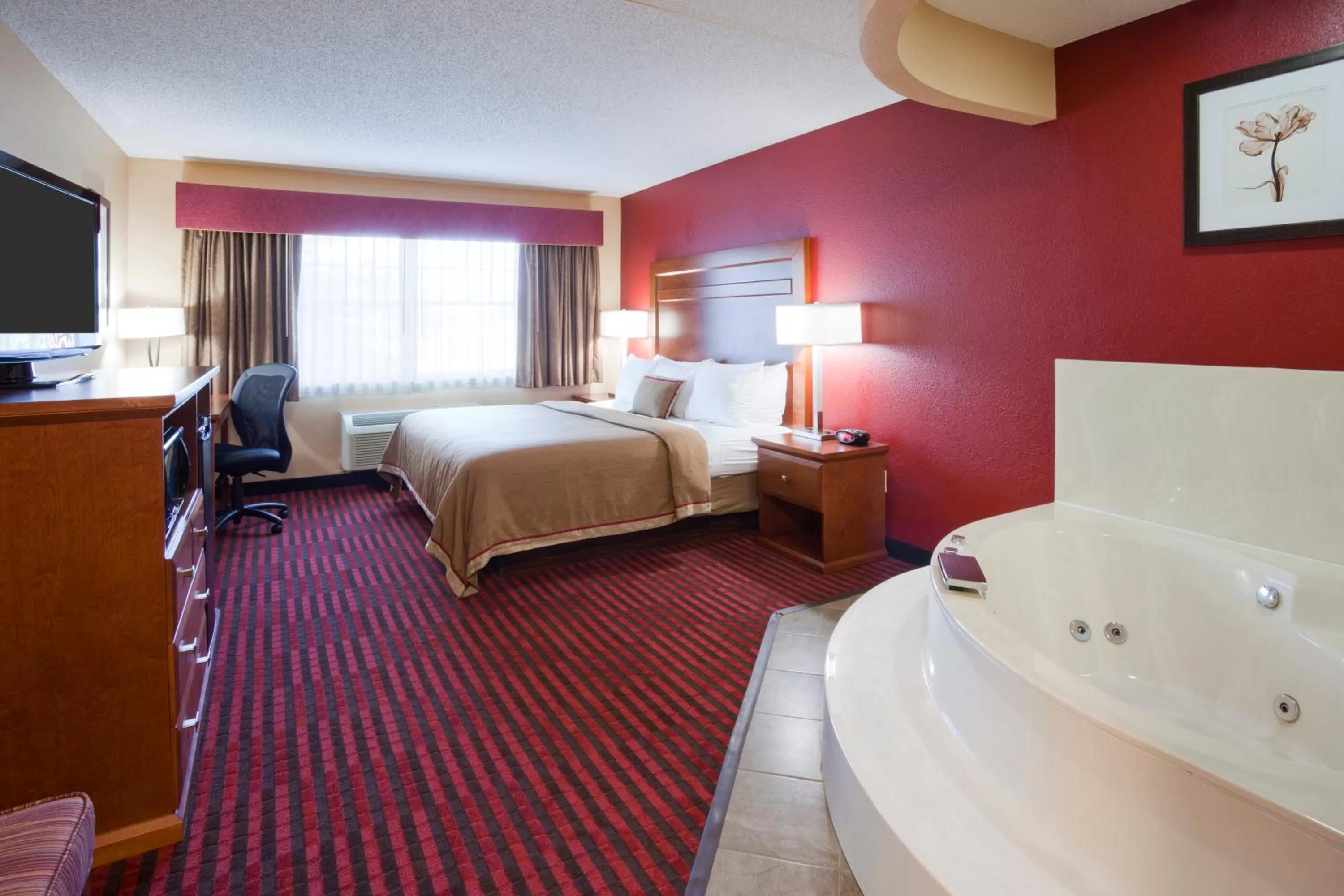 Photo of the whole room, Bed in Quality Inn & Suites Stillwater