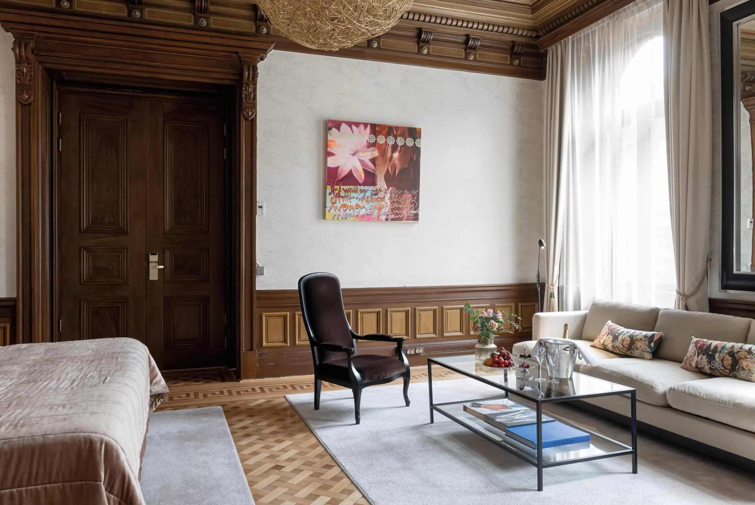 Seating area in Elite Plaza Hotel