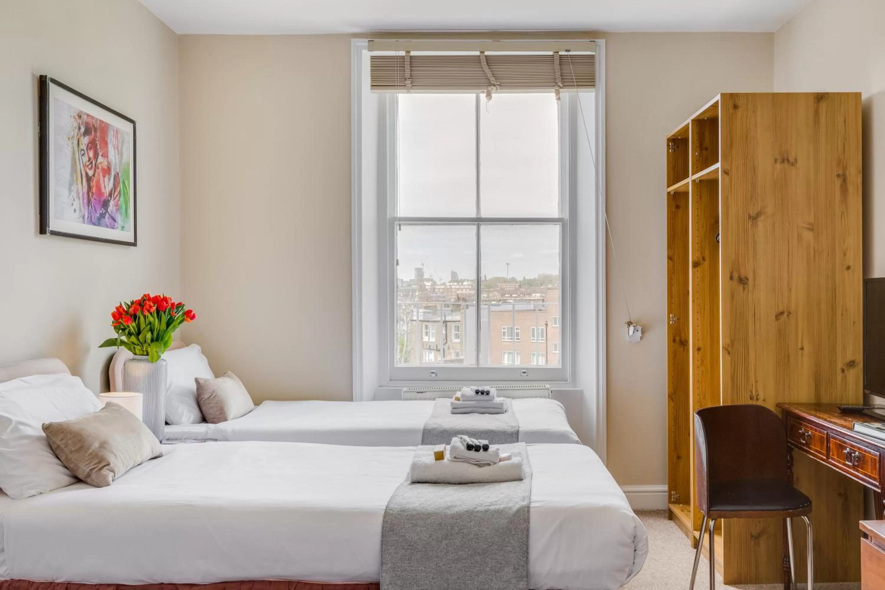 Bed in 1 Lexham Gardens Hotel