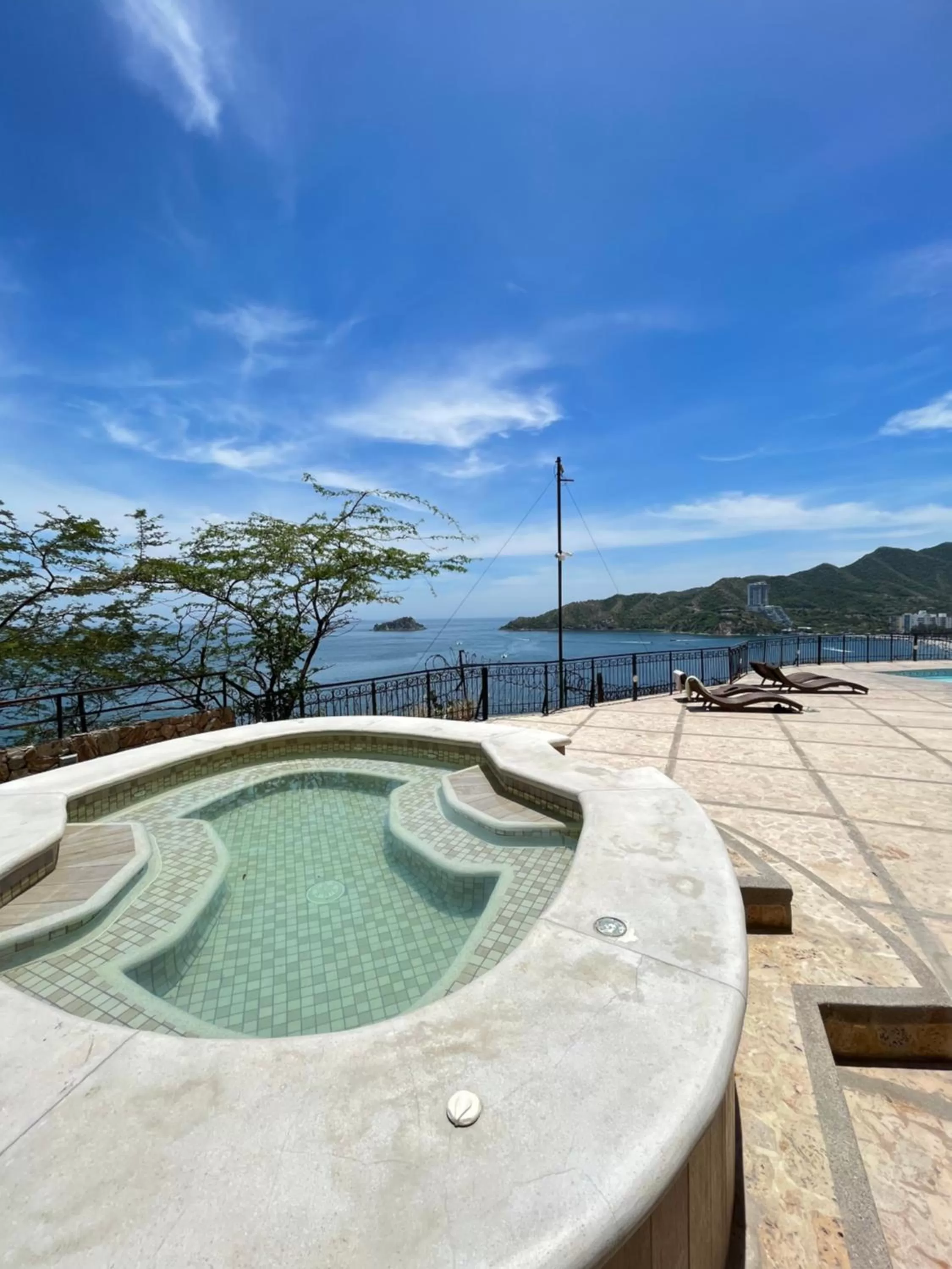 Swimming Pool in Edificio El Peñon del Rodadero Apartamento Playa Rodadero