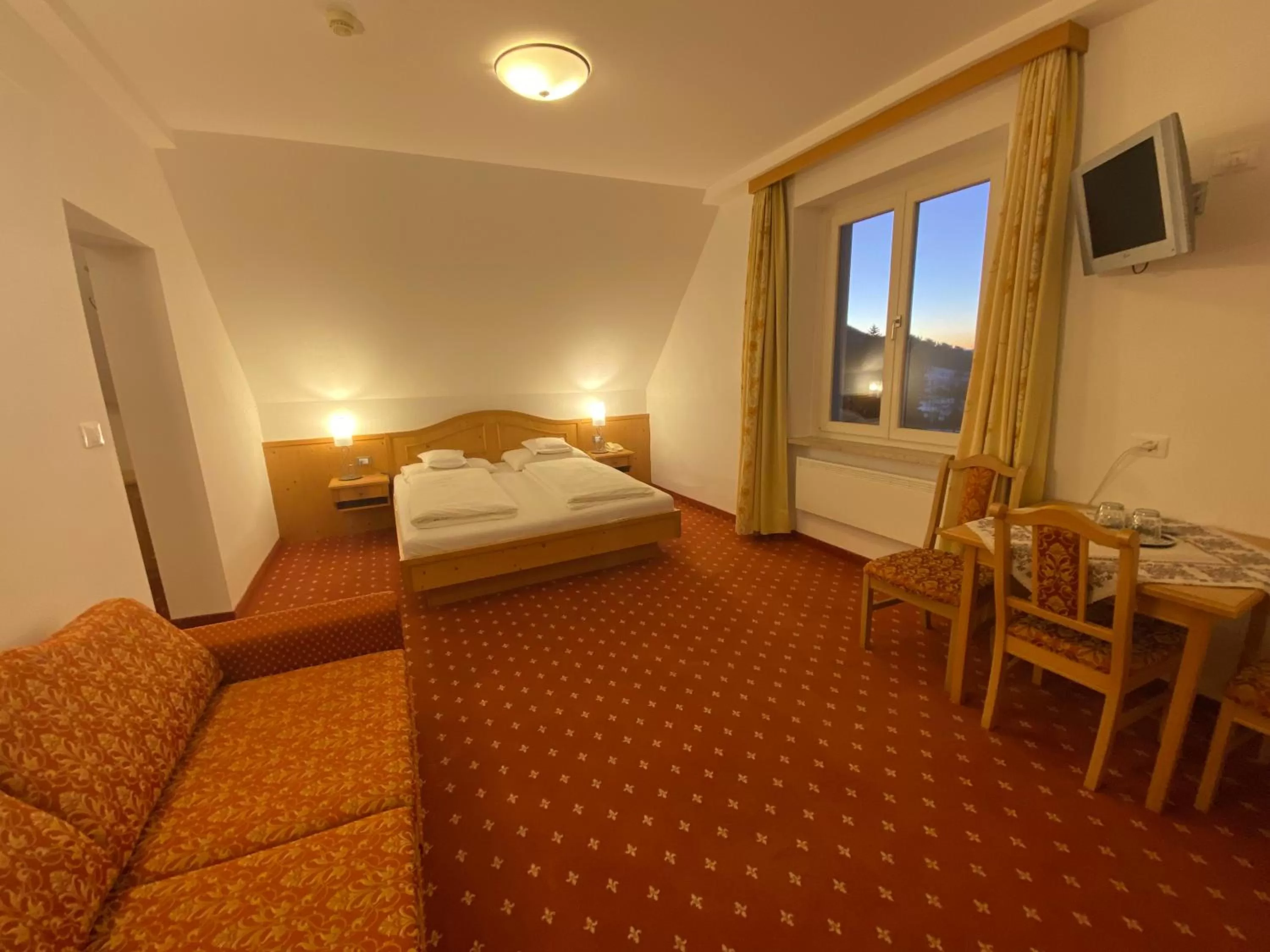 Photo of the whole room, Bed in Hotel Castel Latemar