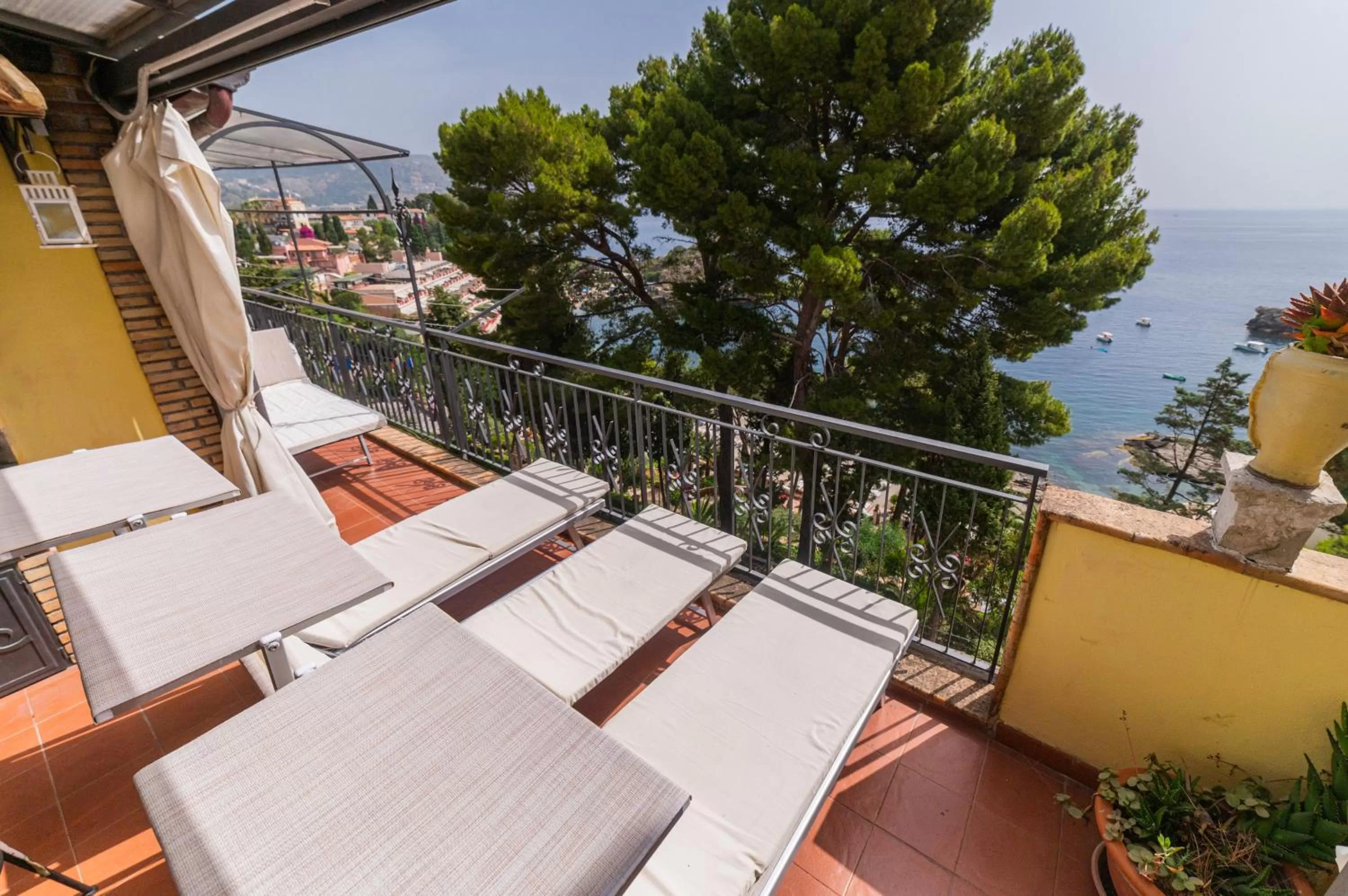 Balcony/Terrace in ToviMar Apartments