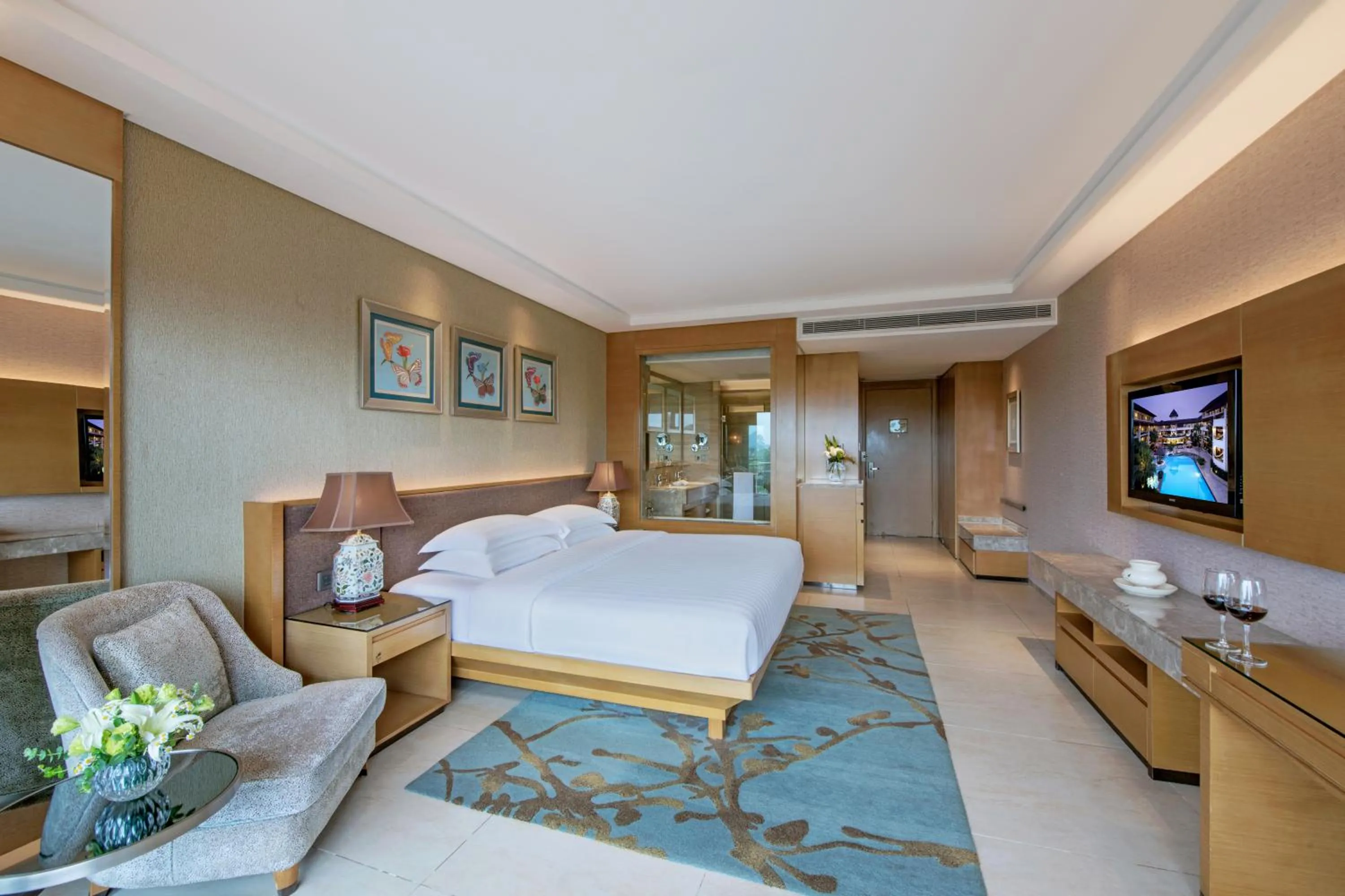 Photo of the whole room, Bed in Mission Hills Hotel Resorts Shenzhen