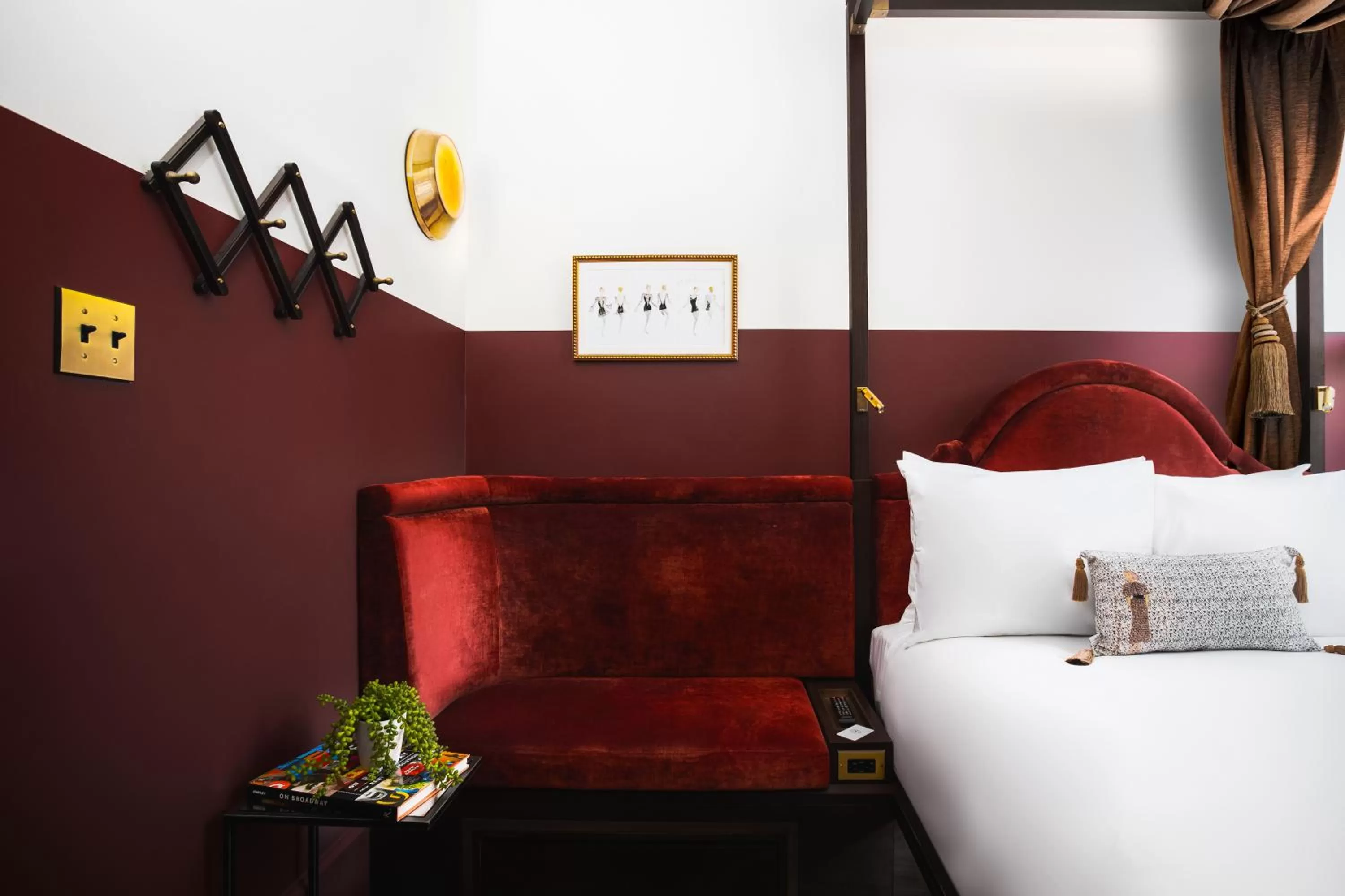 Bedroom, Bed in CIVILIAN Hotel