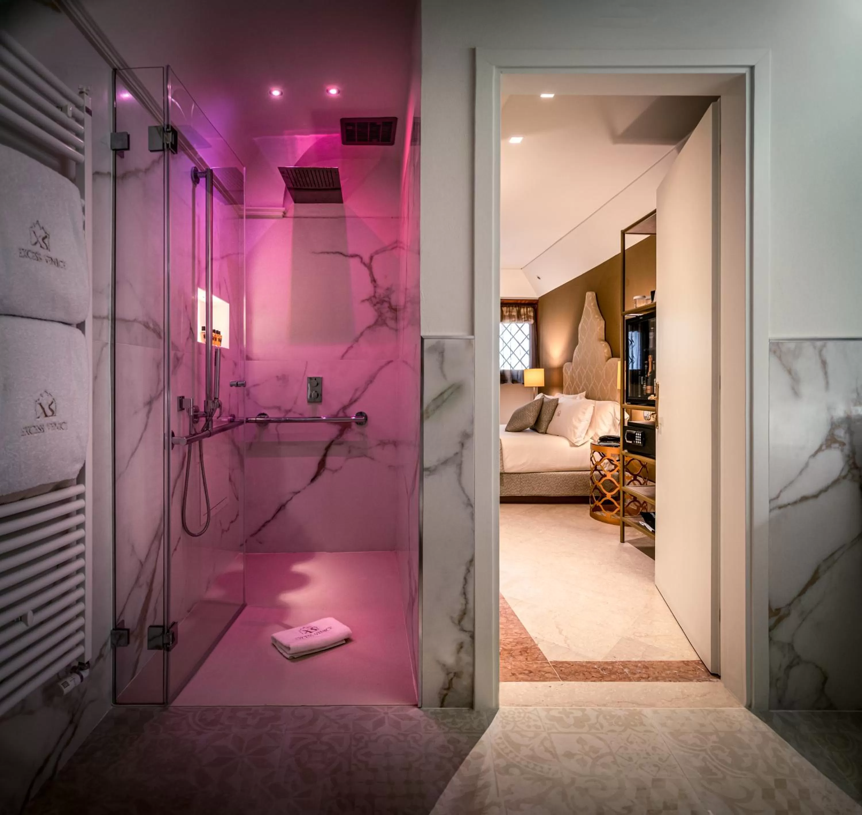 Bathroom, Bed in Excess Venice Boutique Hotel & Private Spa - Adults Only