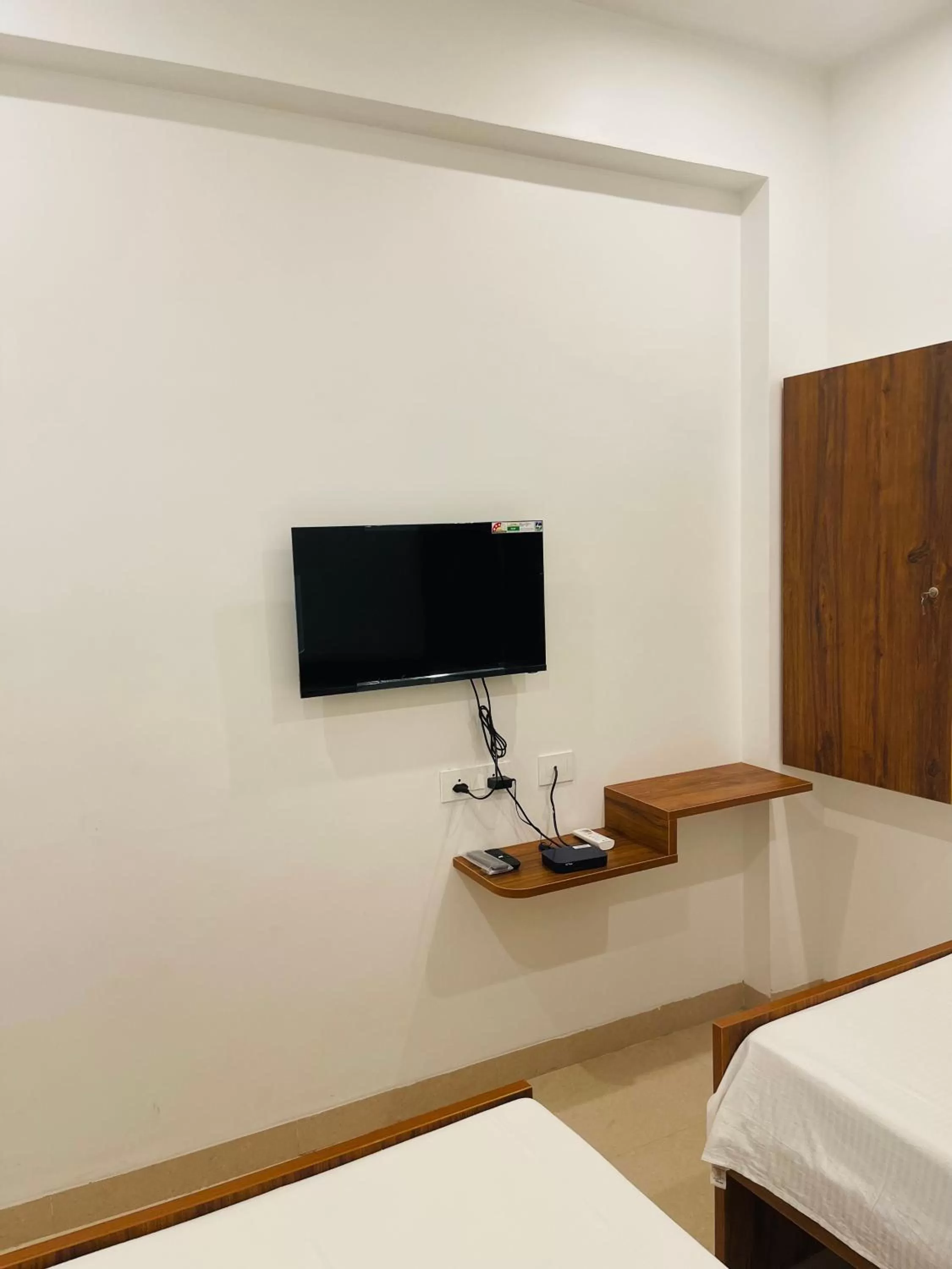 Bedroom, TV/Entertainment Center in MVP Residencies