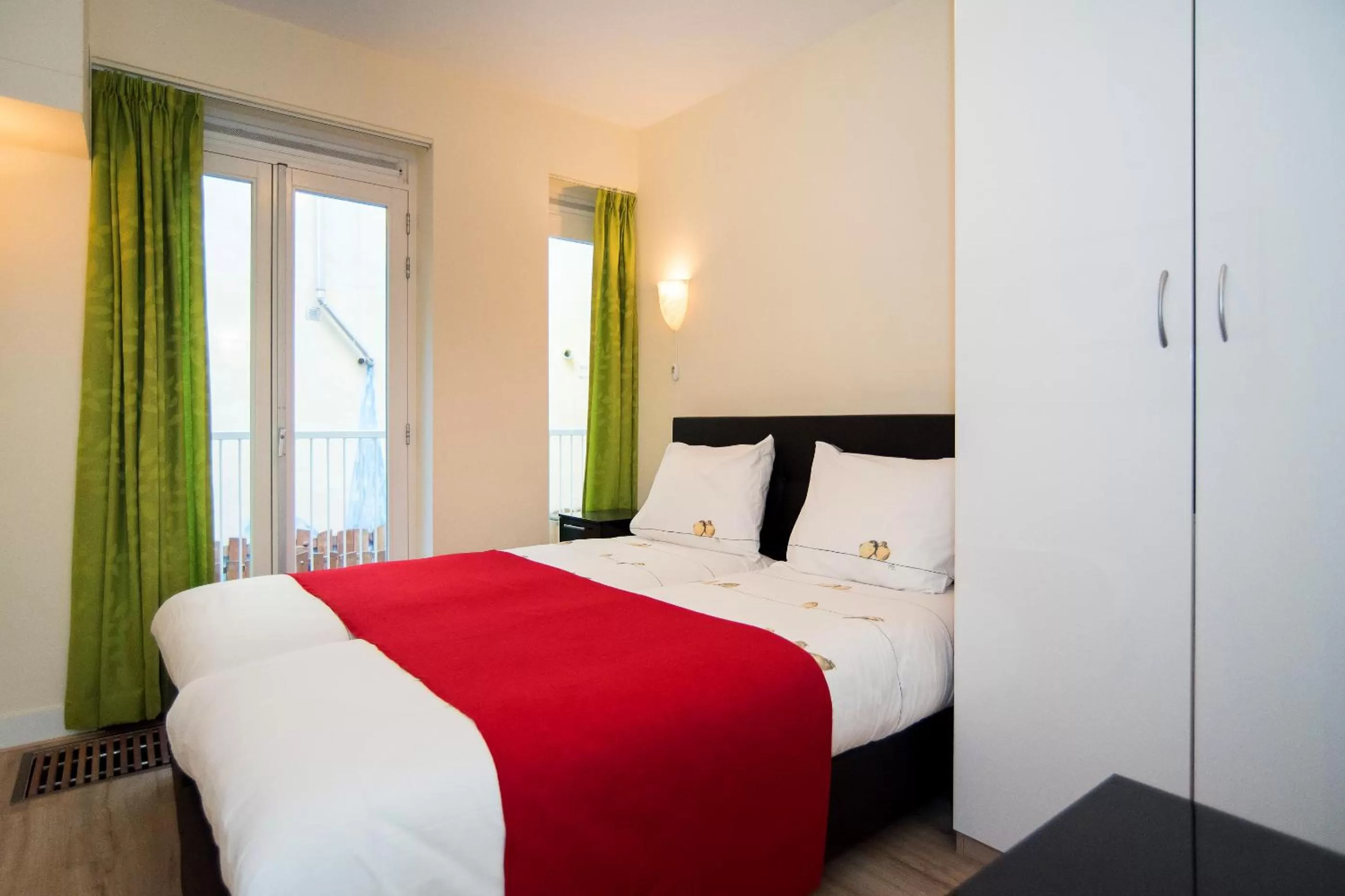 Bed in Midtown Hotel Twin Studio