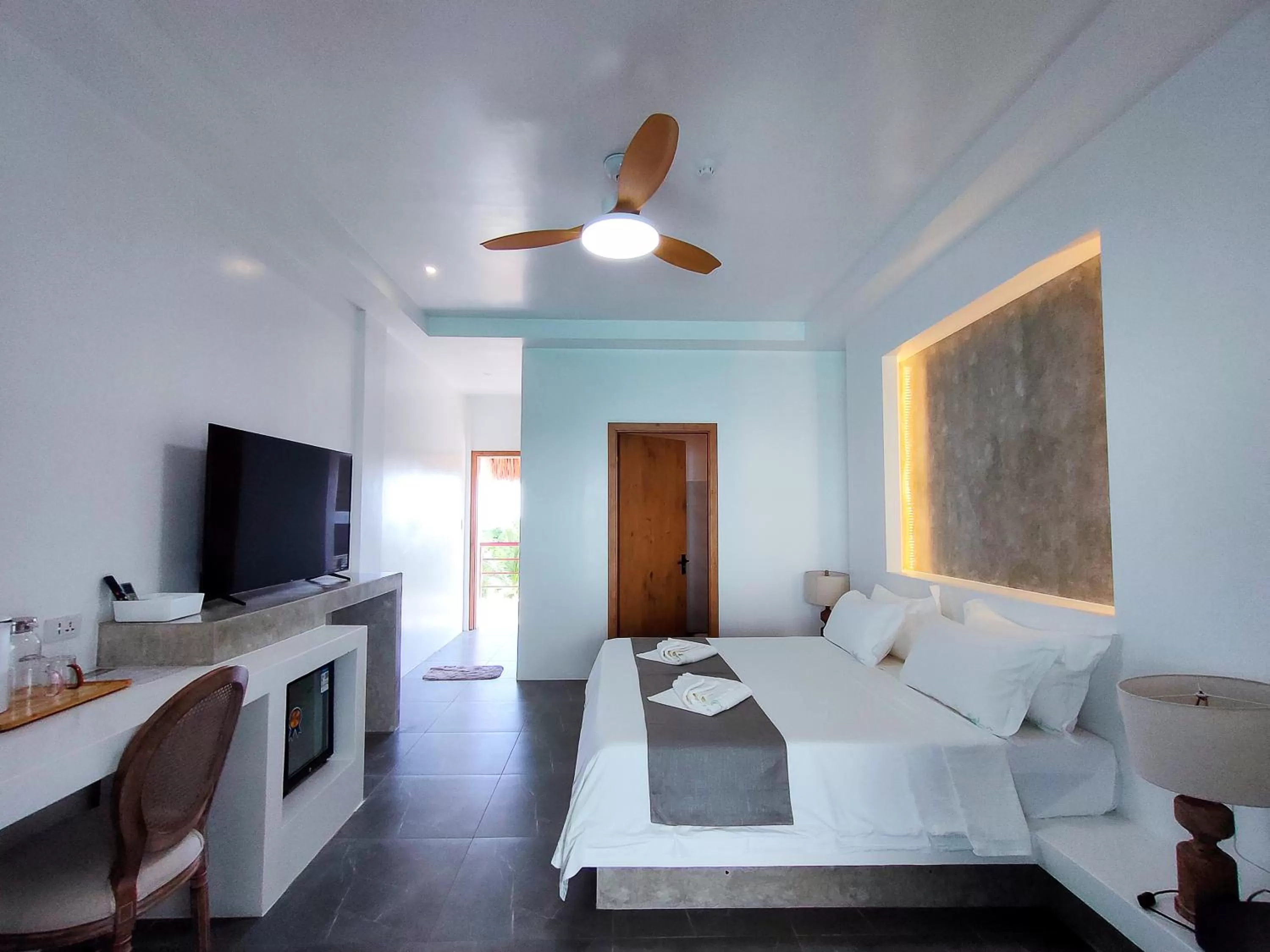 Communal lounge/ TV room in Bohol Coastal View Hotel