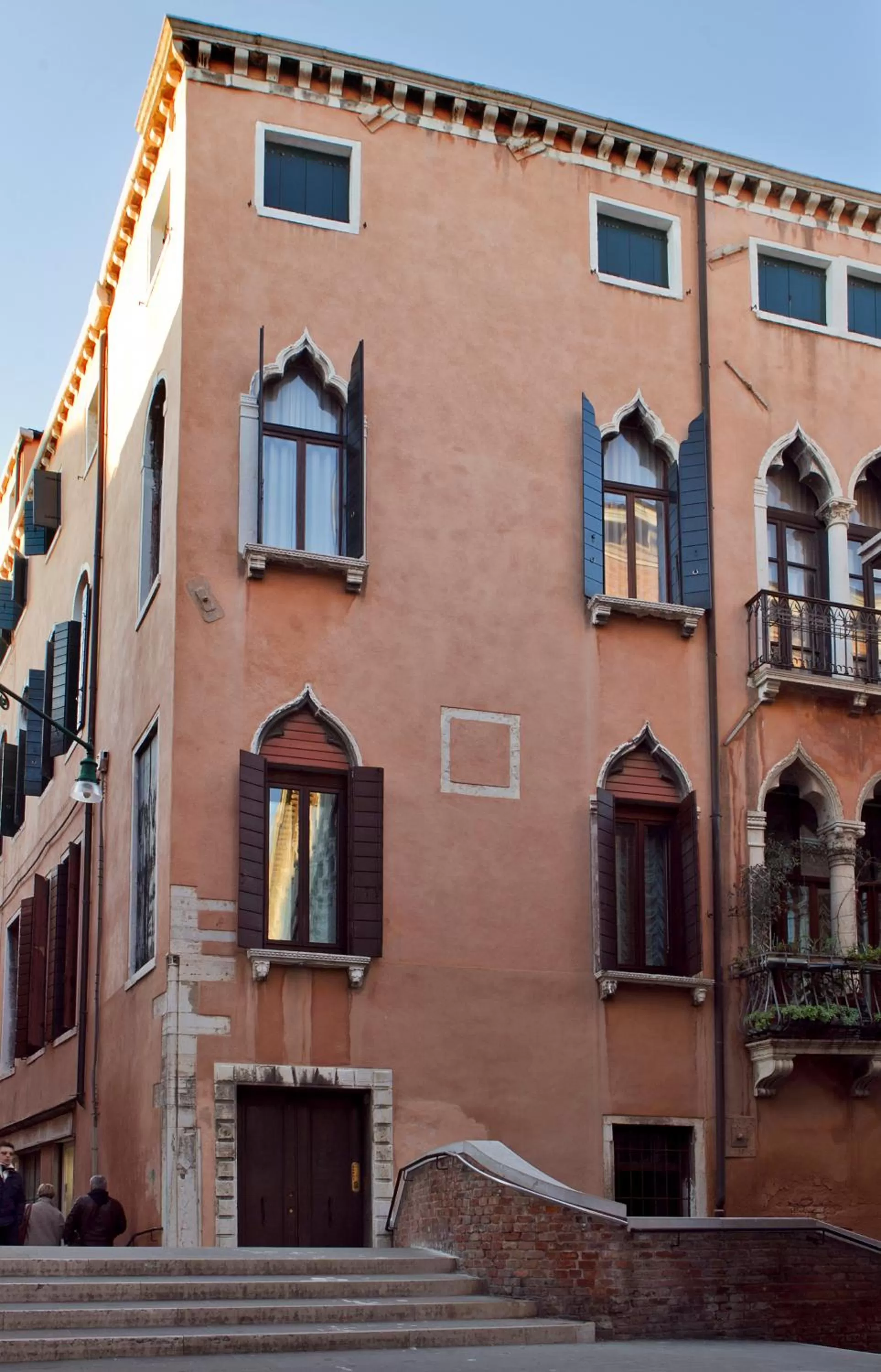 Facade/entrance in Ca' Cappellis