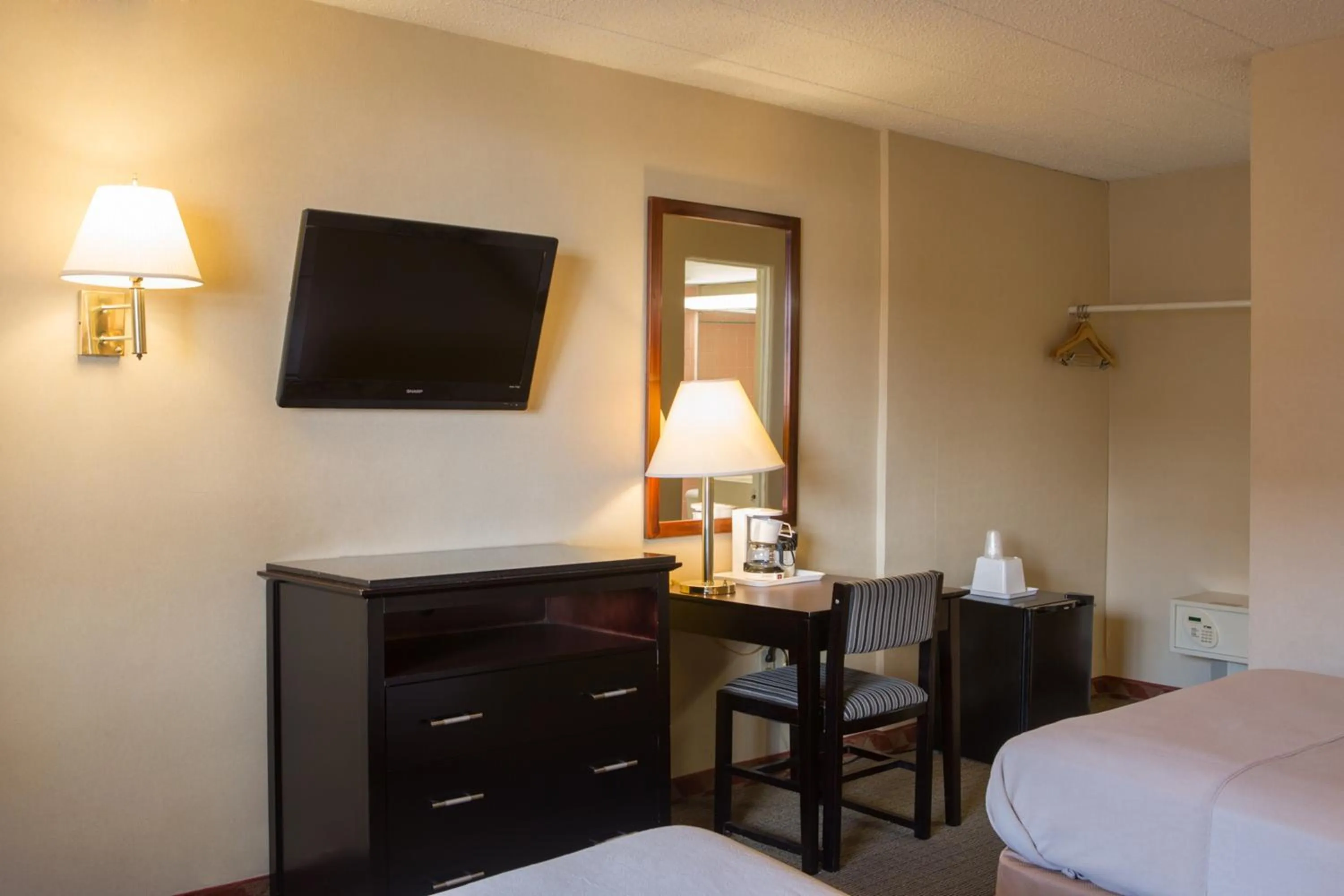 Decorative detail, Bed in Atlantic Motor Inn Near Boardwalk