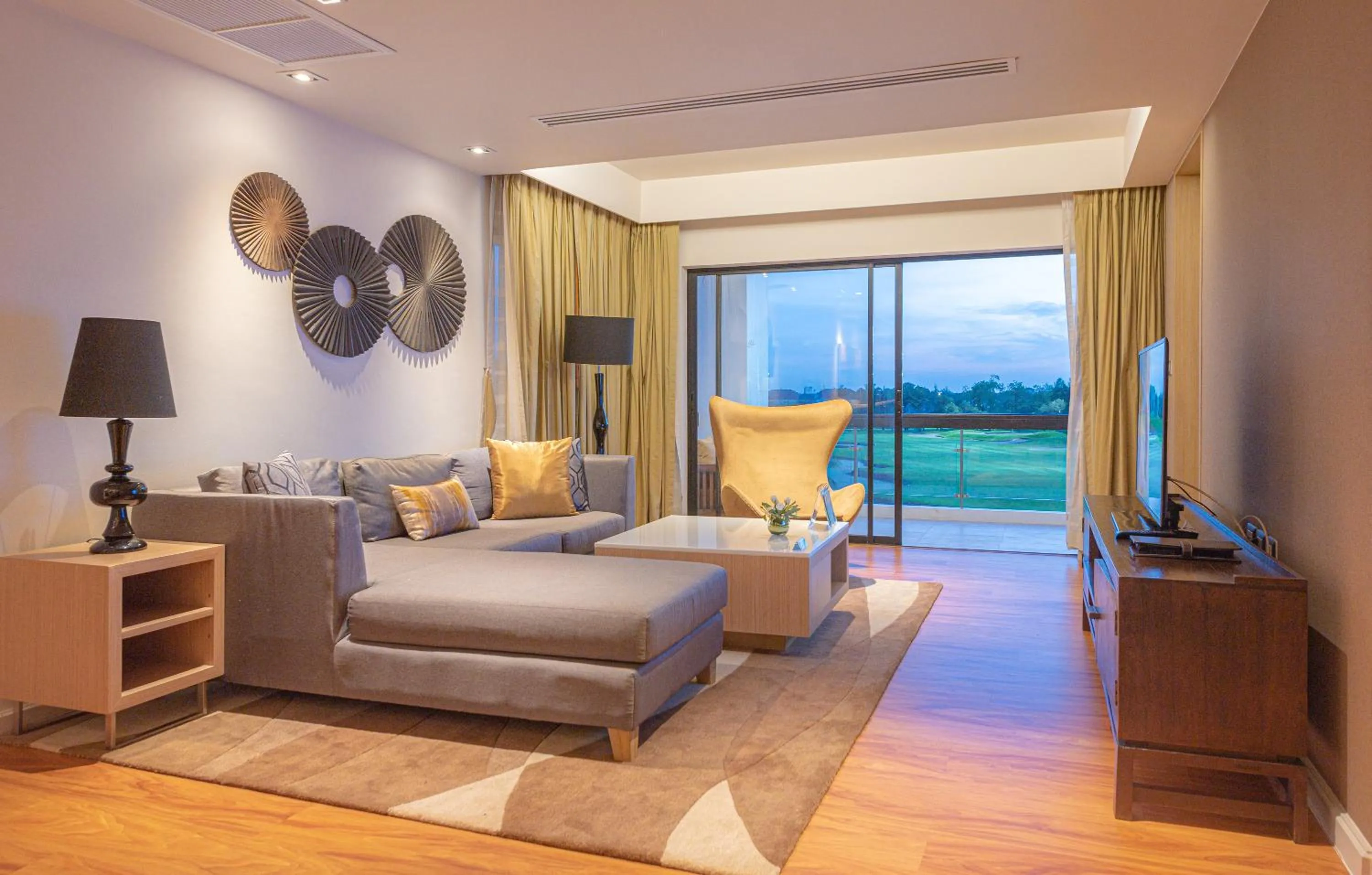 Living room in Summit Windmill Golf Suite Hotel at Suvarnabhumi