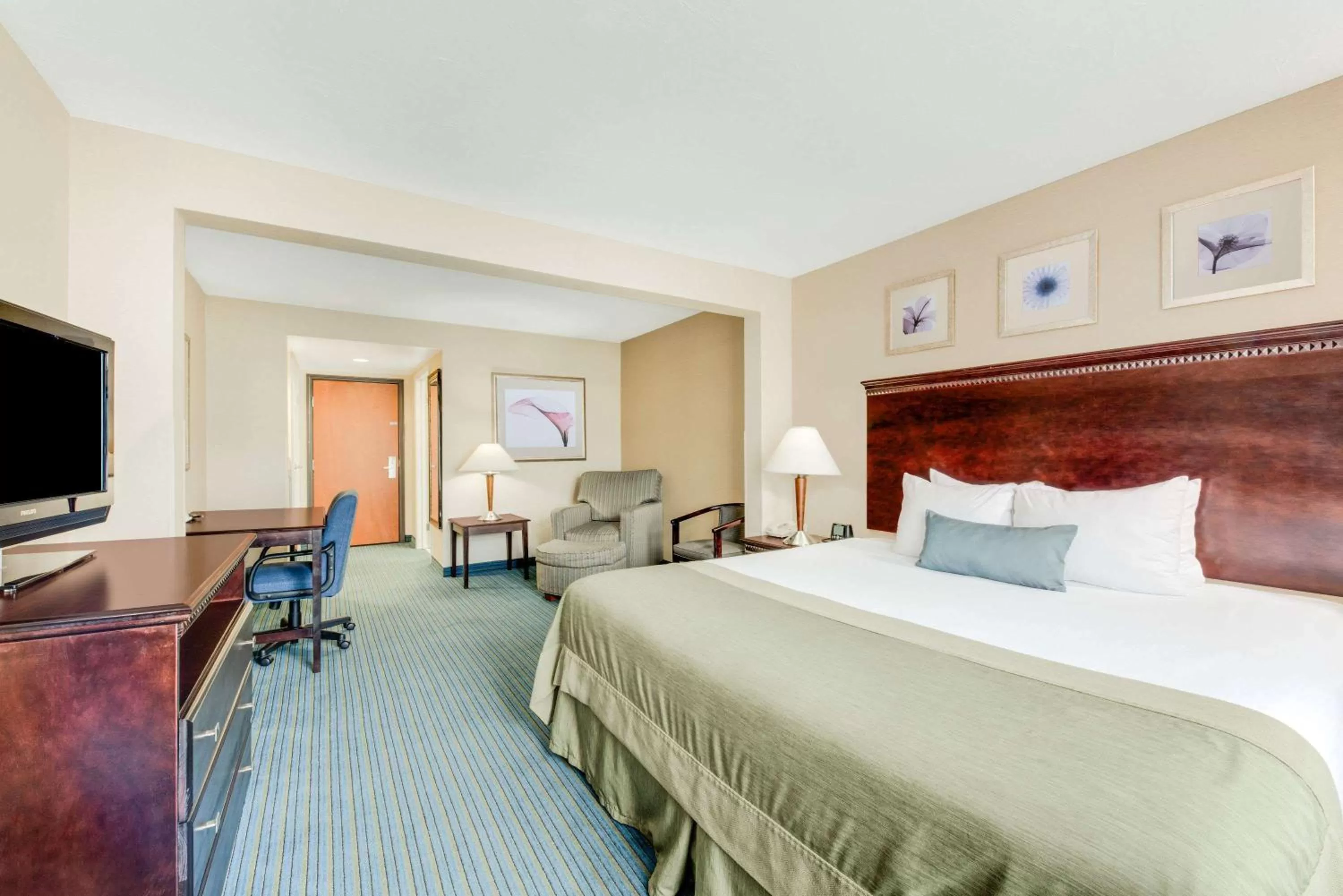 Photo of the whole room, Bed in Wingate by Wyndham - York