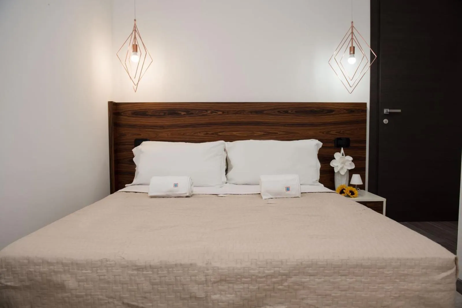 Bed in Albergo Milazzo Inn AiMori