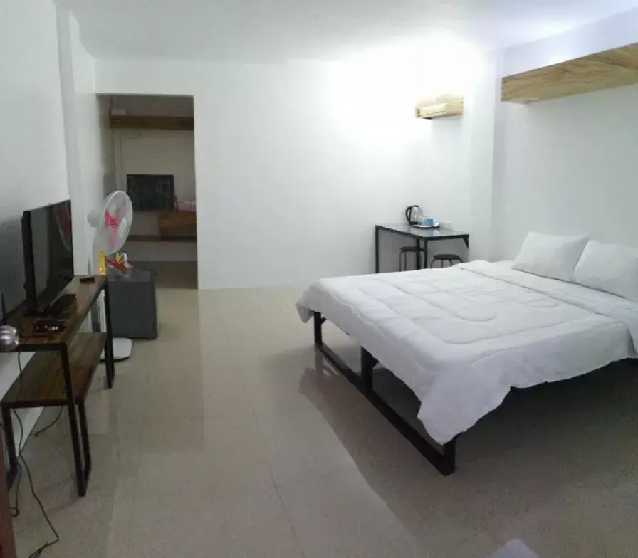 Standard Double Room with Fan in Purple Orchid Bed and Breakfast Standard Double Room with Fan in Purple Orchid Bed and Breakfast