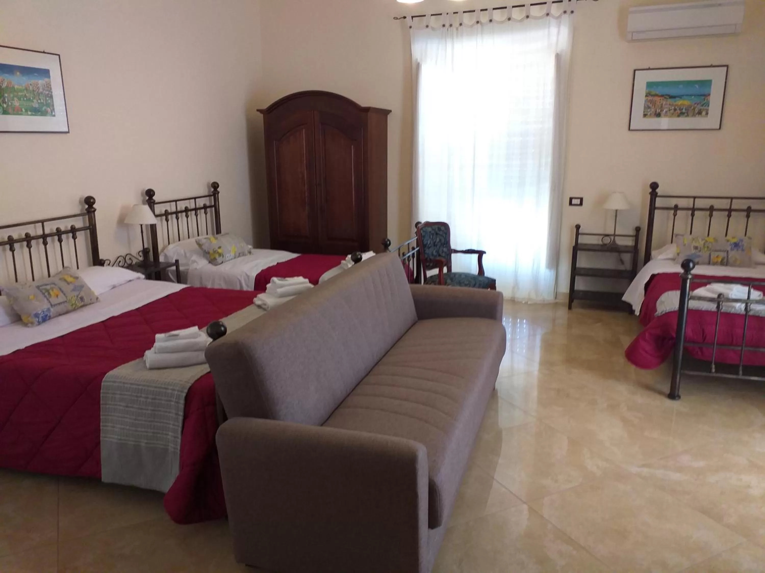 Bedroom, Bed in B&B Batarà - "La Terrazza del Centro"