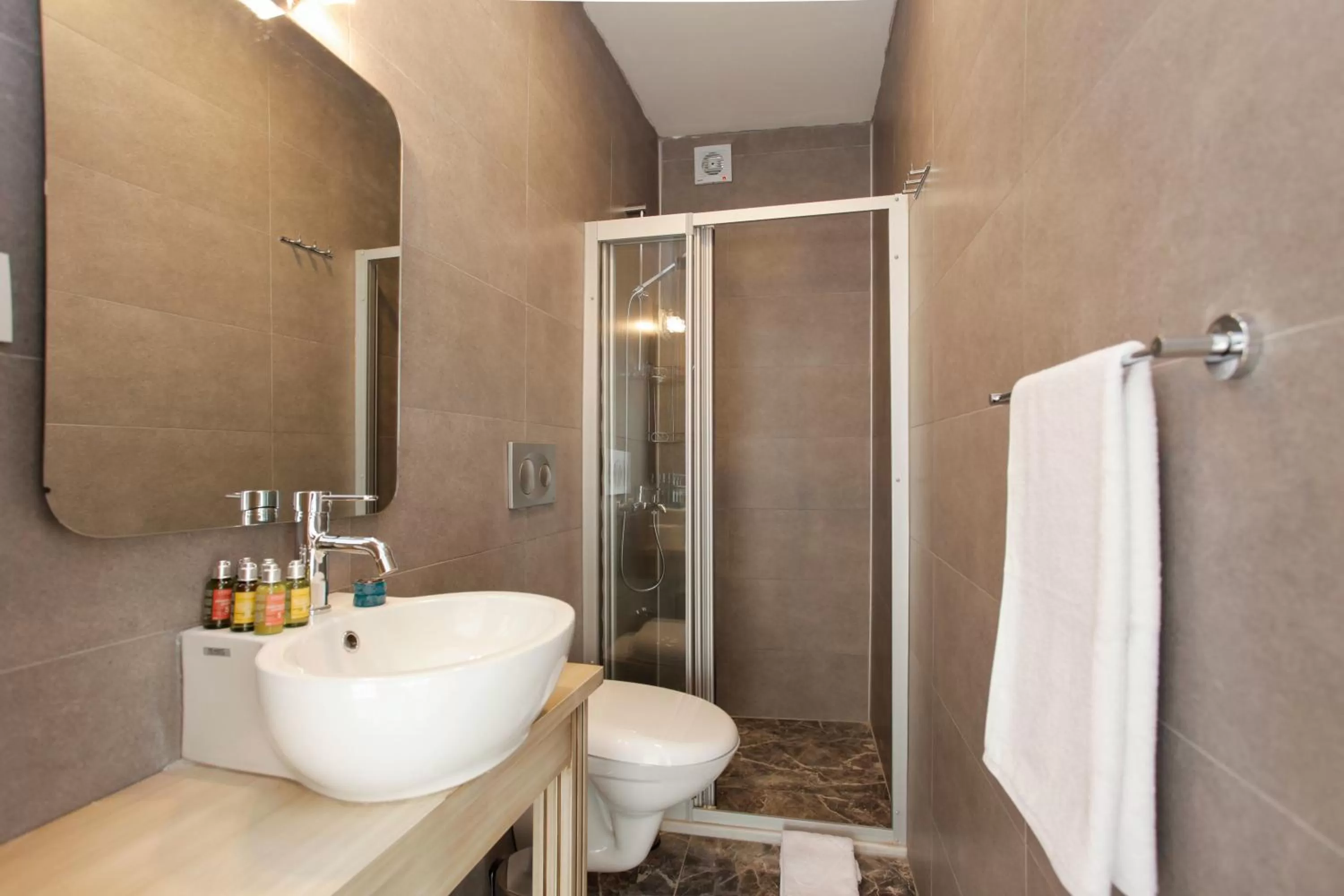 Shower in The Loft Istanbul