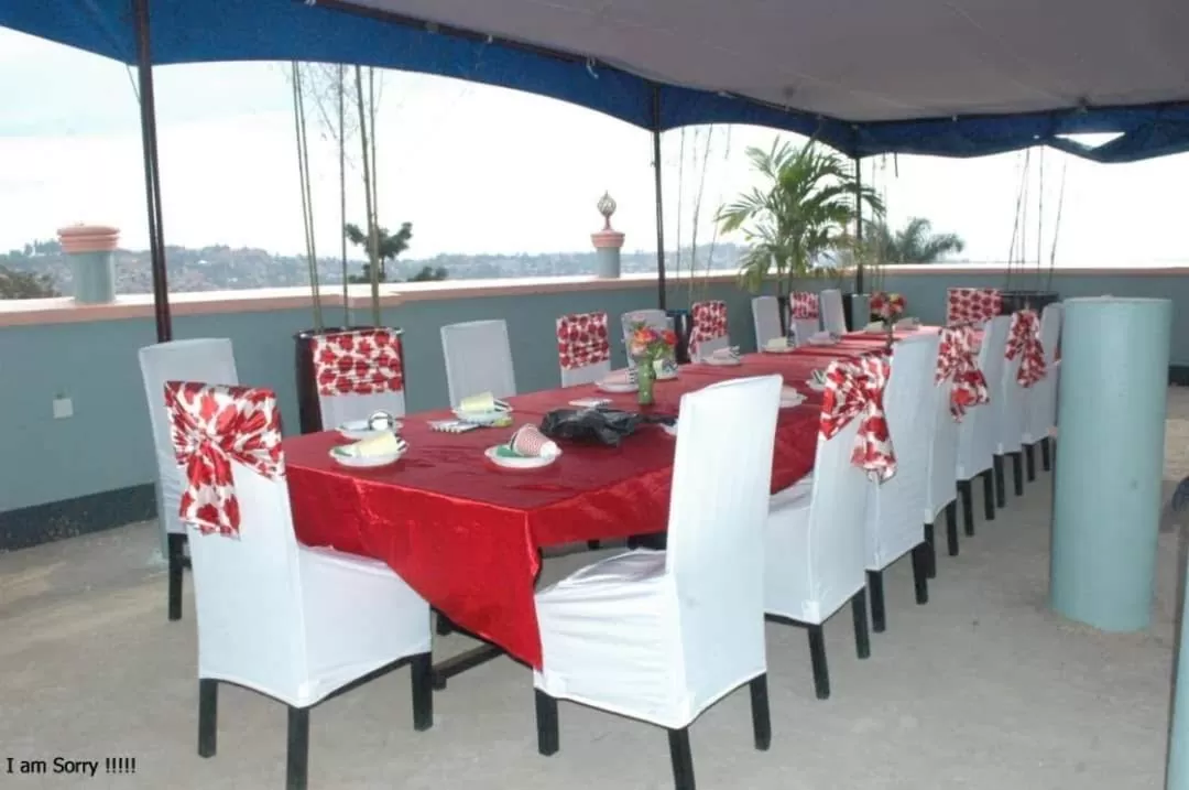 Restaurant/Places to Eat in Acactus Hotel