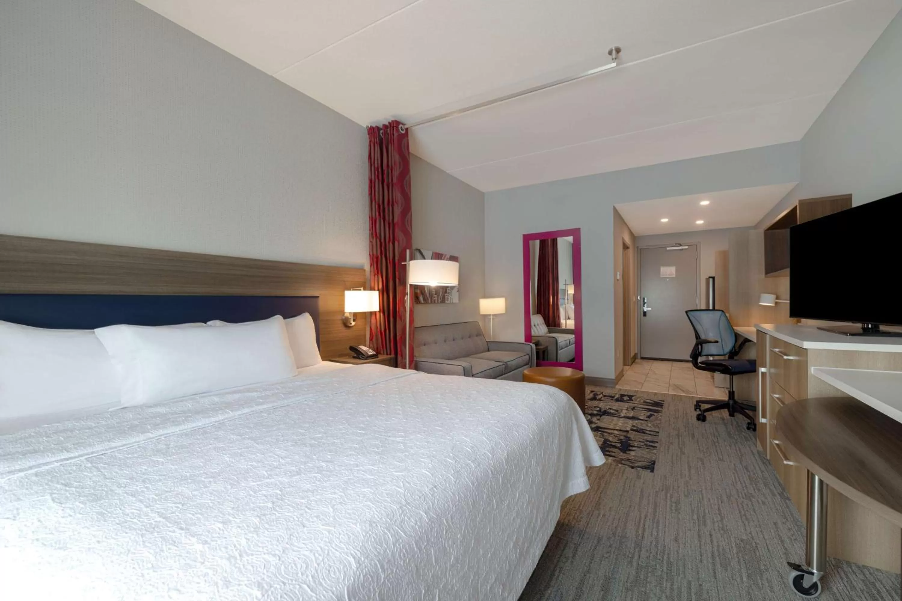 Living room, Bed in Home2 Suites By Hilton Nashville Downtown-Metrocenter