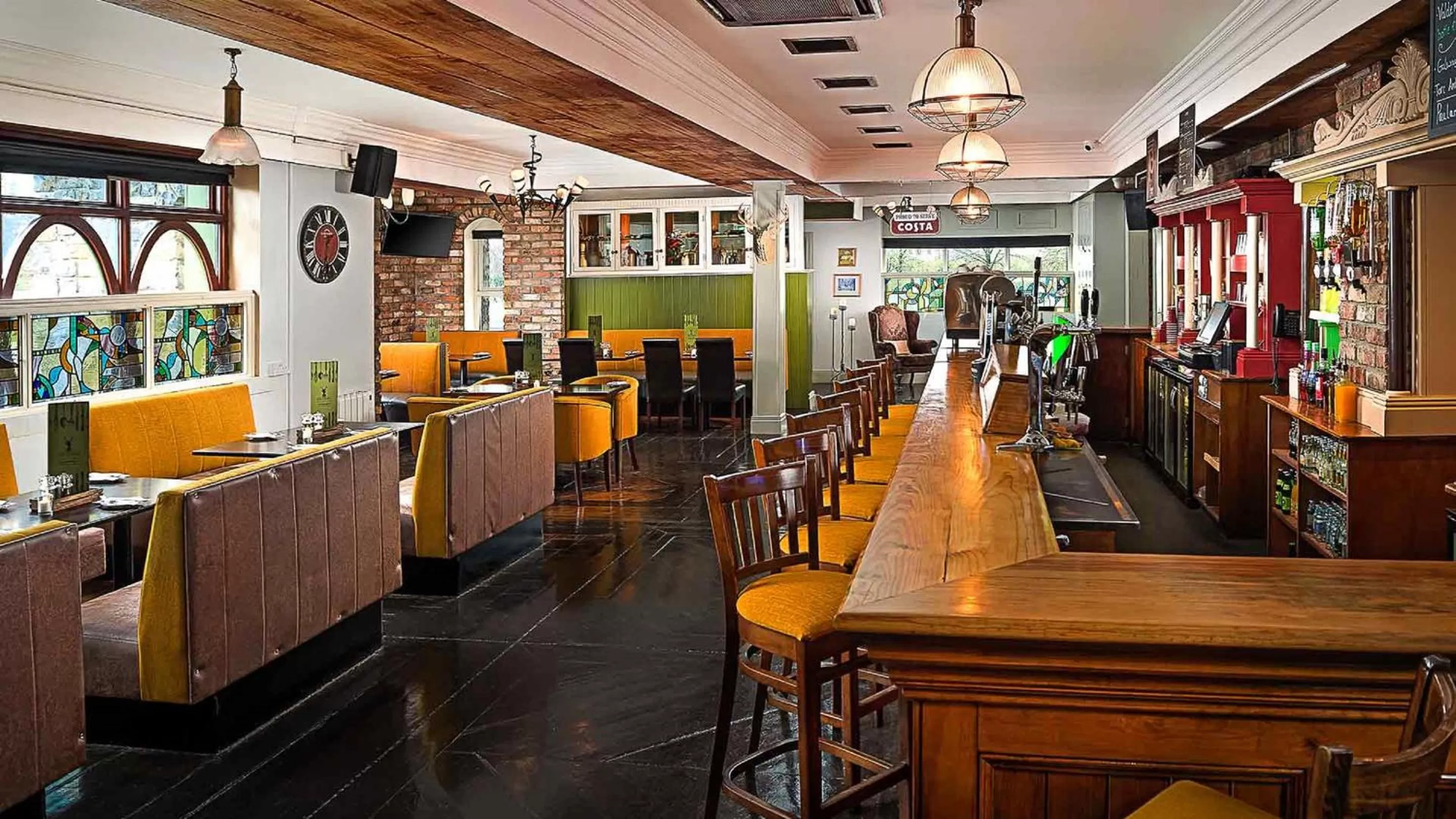 Lounge or bar in Shannon Springs Hotel