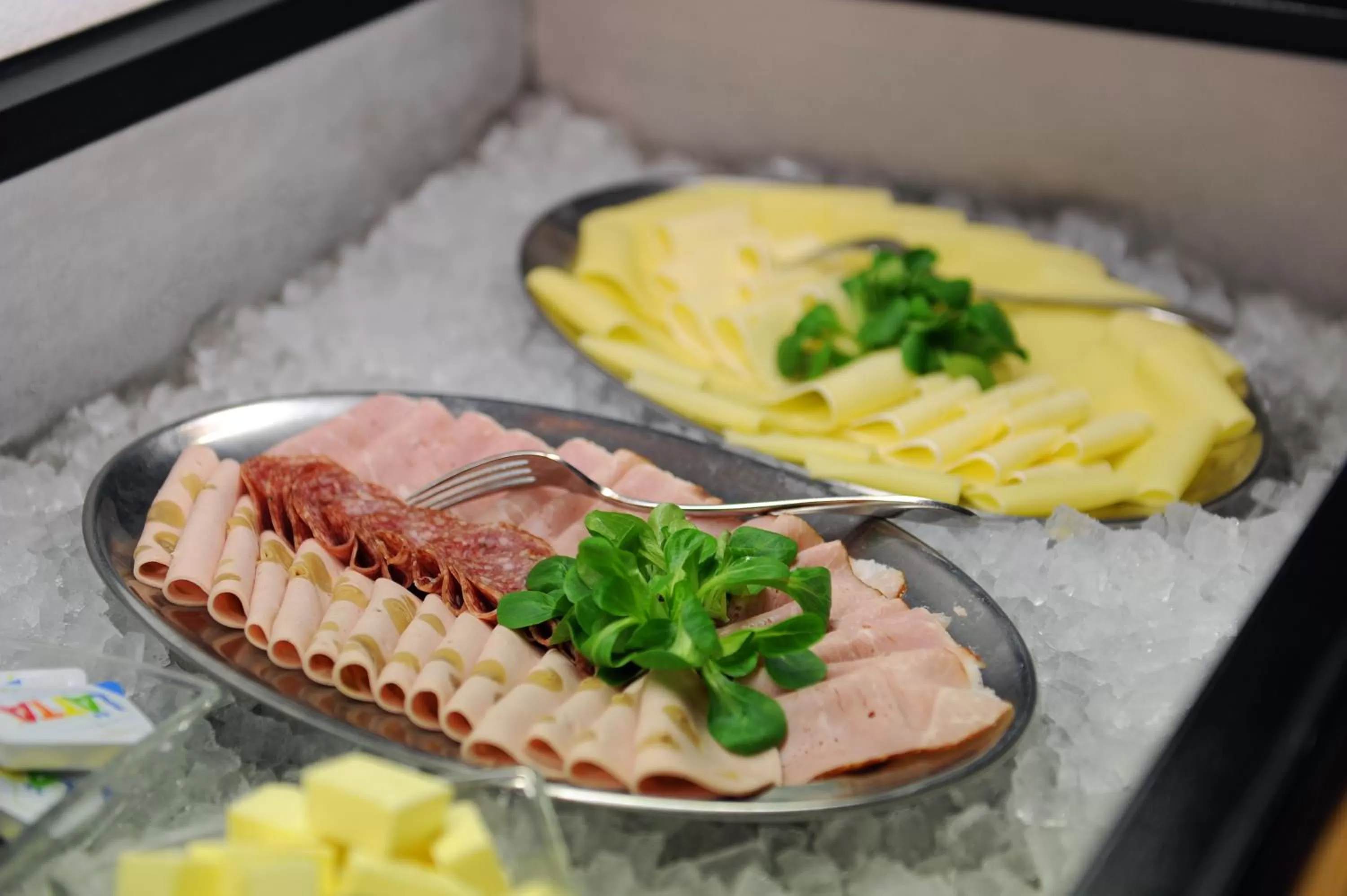 Buffet breakfast in Alpinhotel Bort