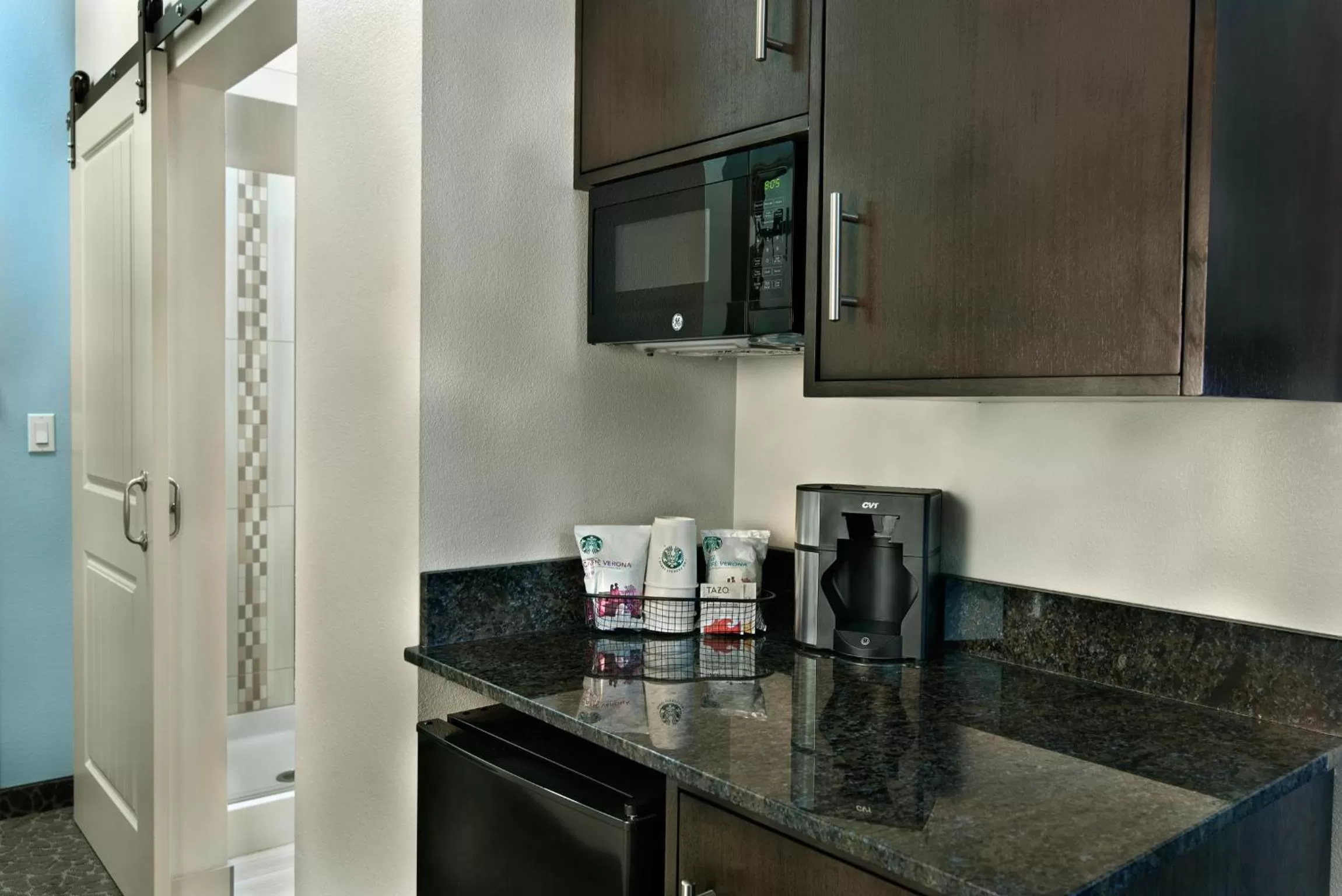 Coffee/tea facilities in Oxford Suites Bellingham