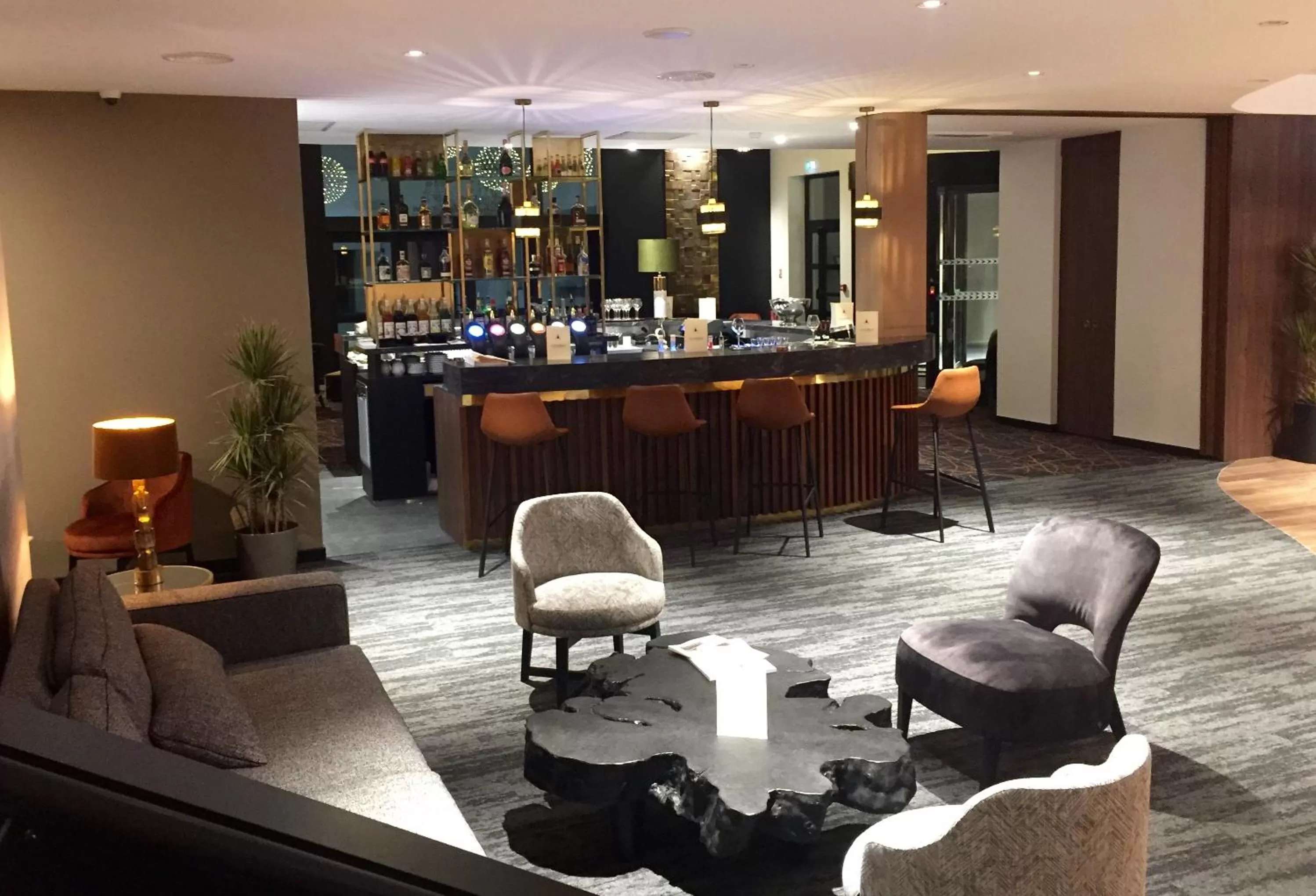 Lounge or bar in Best Western L'Aquarium Arras Nord