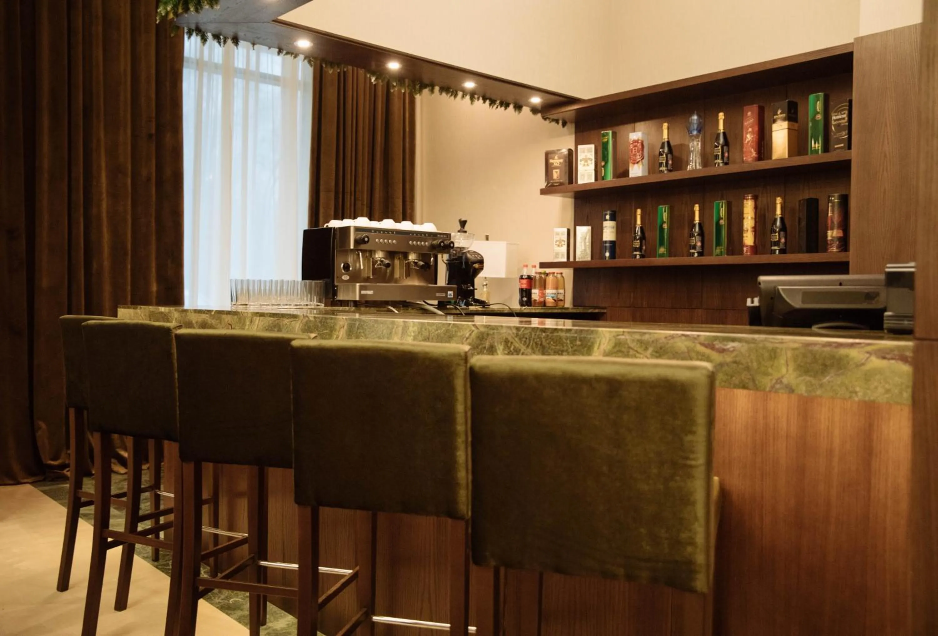 Restaurant/places to eat in Garden Park Inn