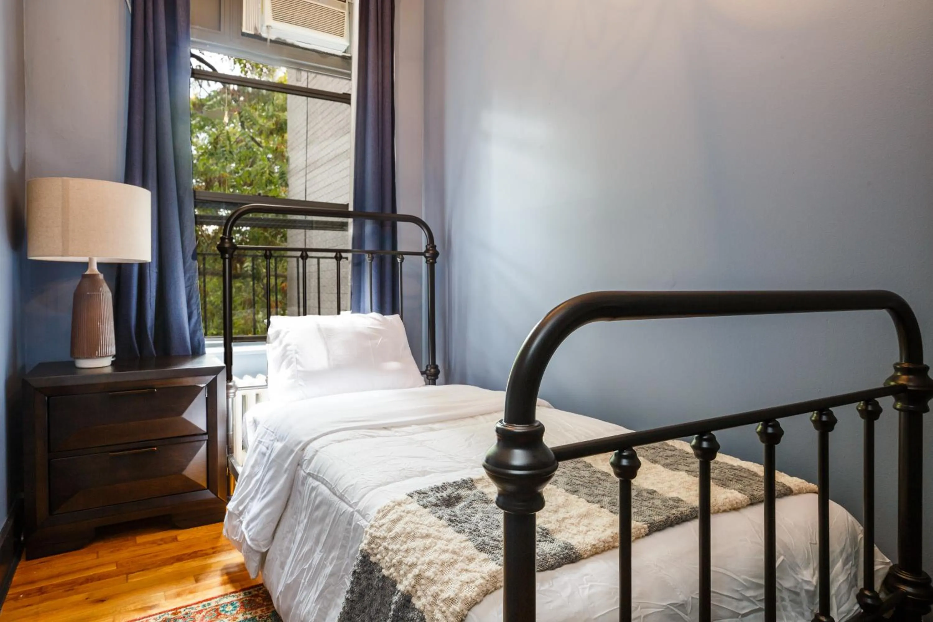 Bedroom, Bed in Lamartine Chelsea