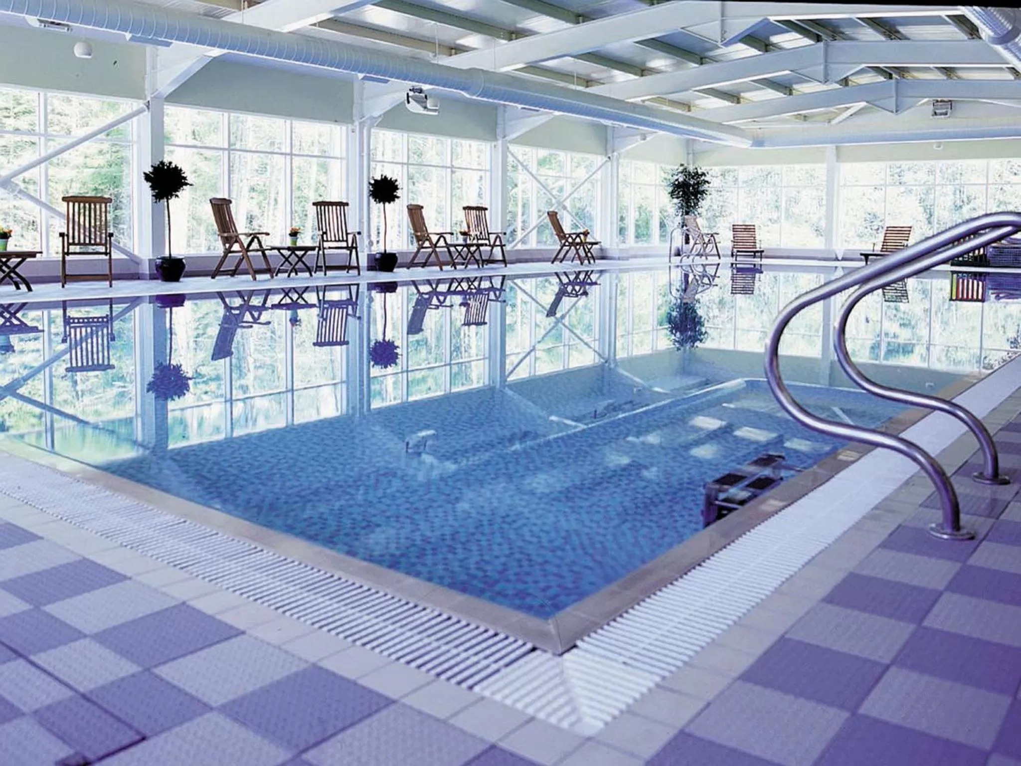 Swimming pool in Macdonald Crutherland House