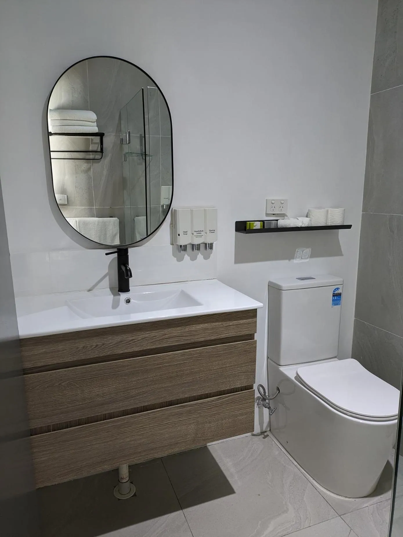 Toilet in Country Lodge Motor Inn