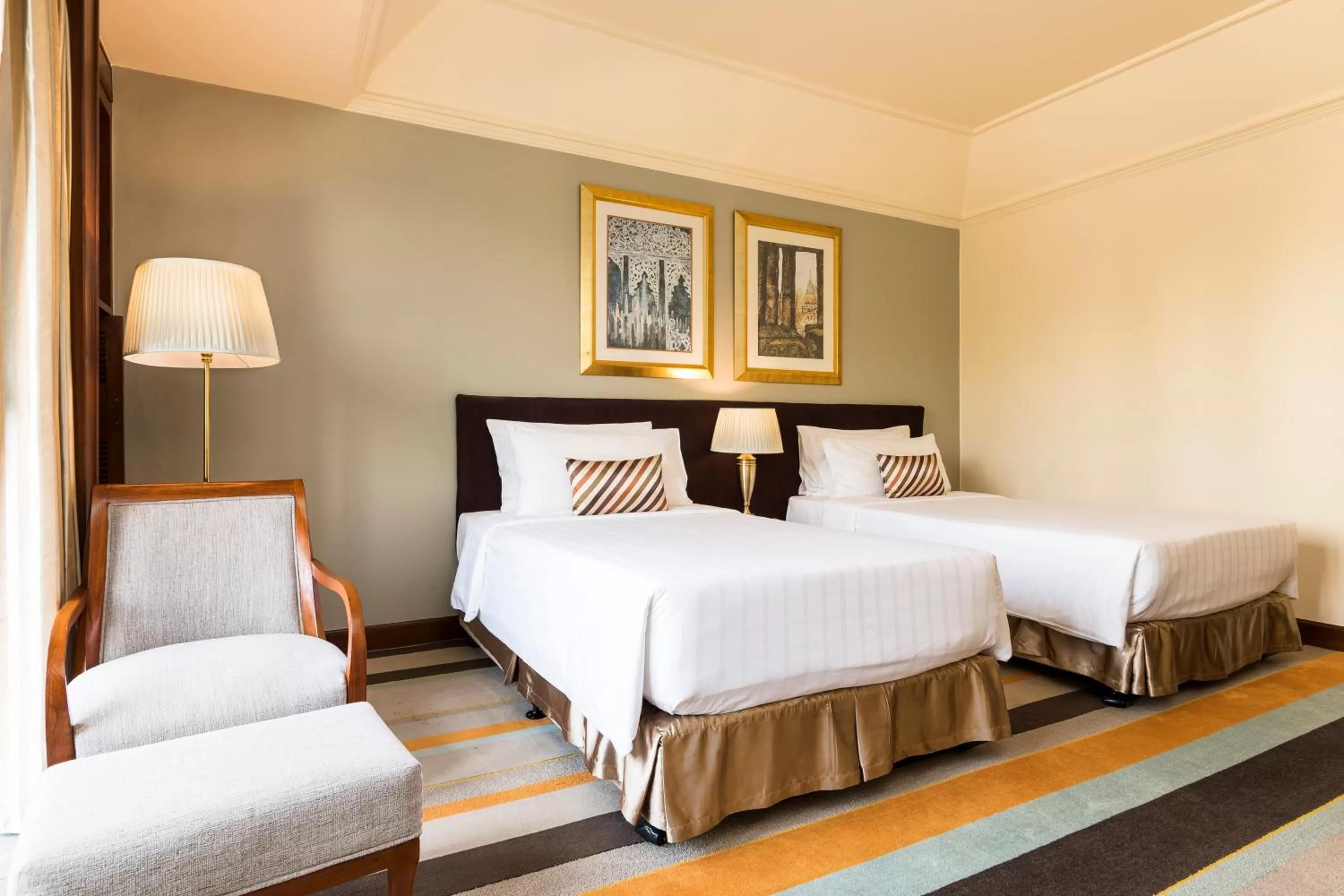 Bed in Chatrium Hotel Royal Lake Yangon