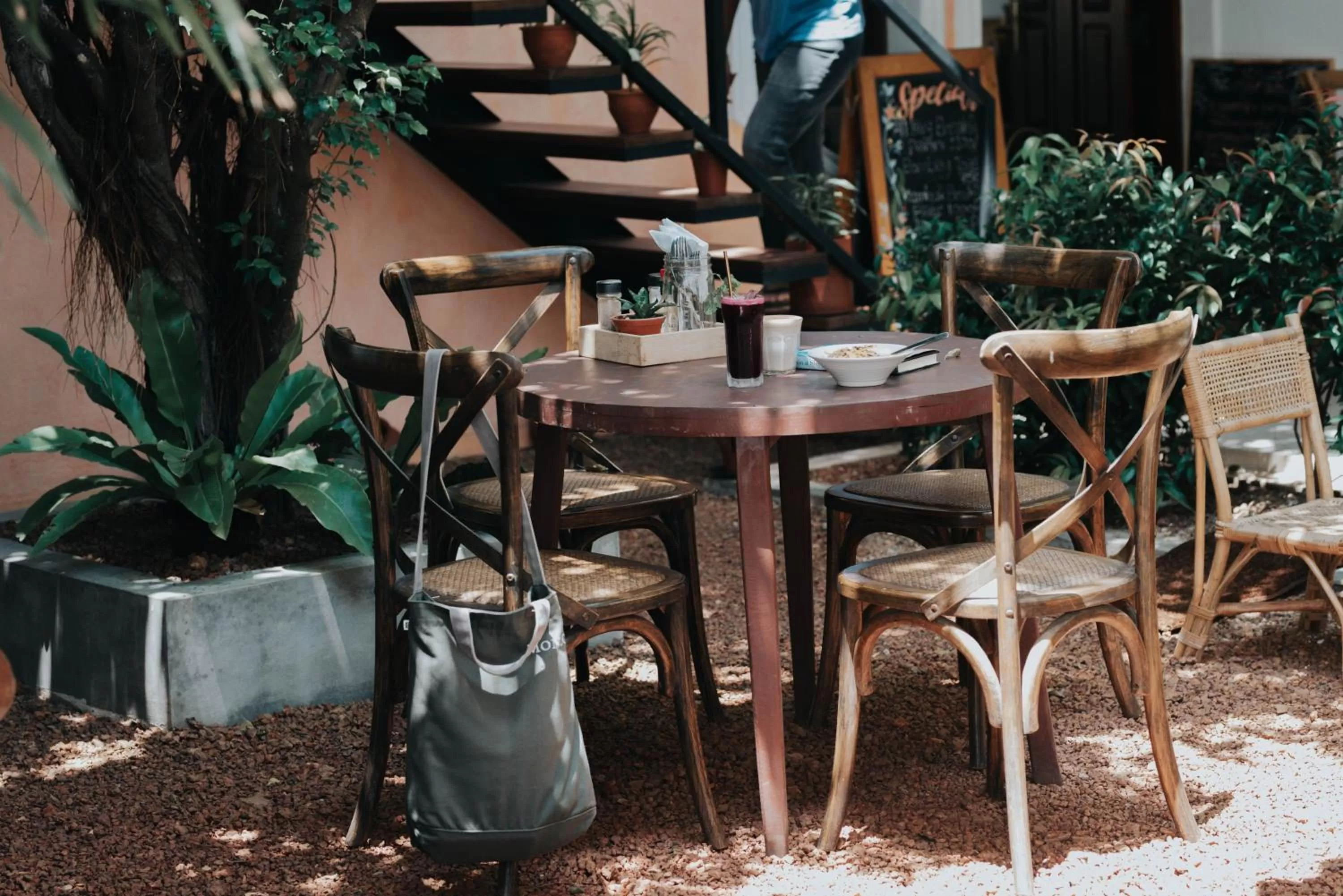 Garden, Restaurant/Places to Eat in Srilax