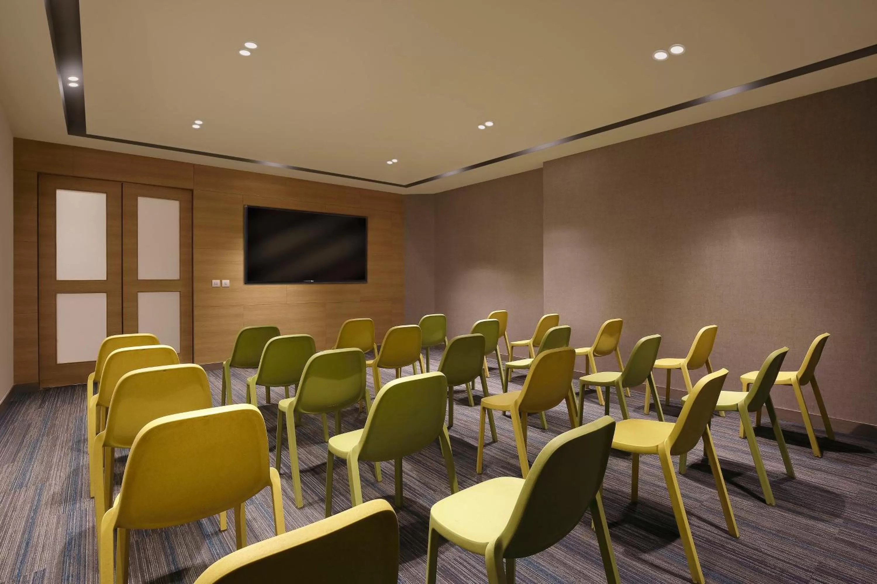 Meeting/conference room in Holiday Inn Express Pune Pimpri by IHG