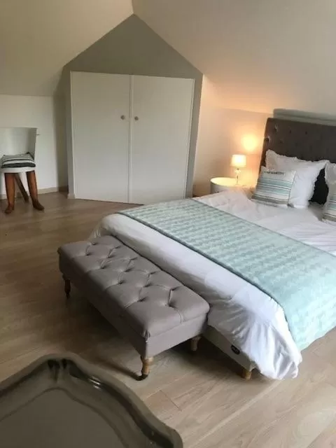 Bed in Villa MY le Mans