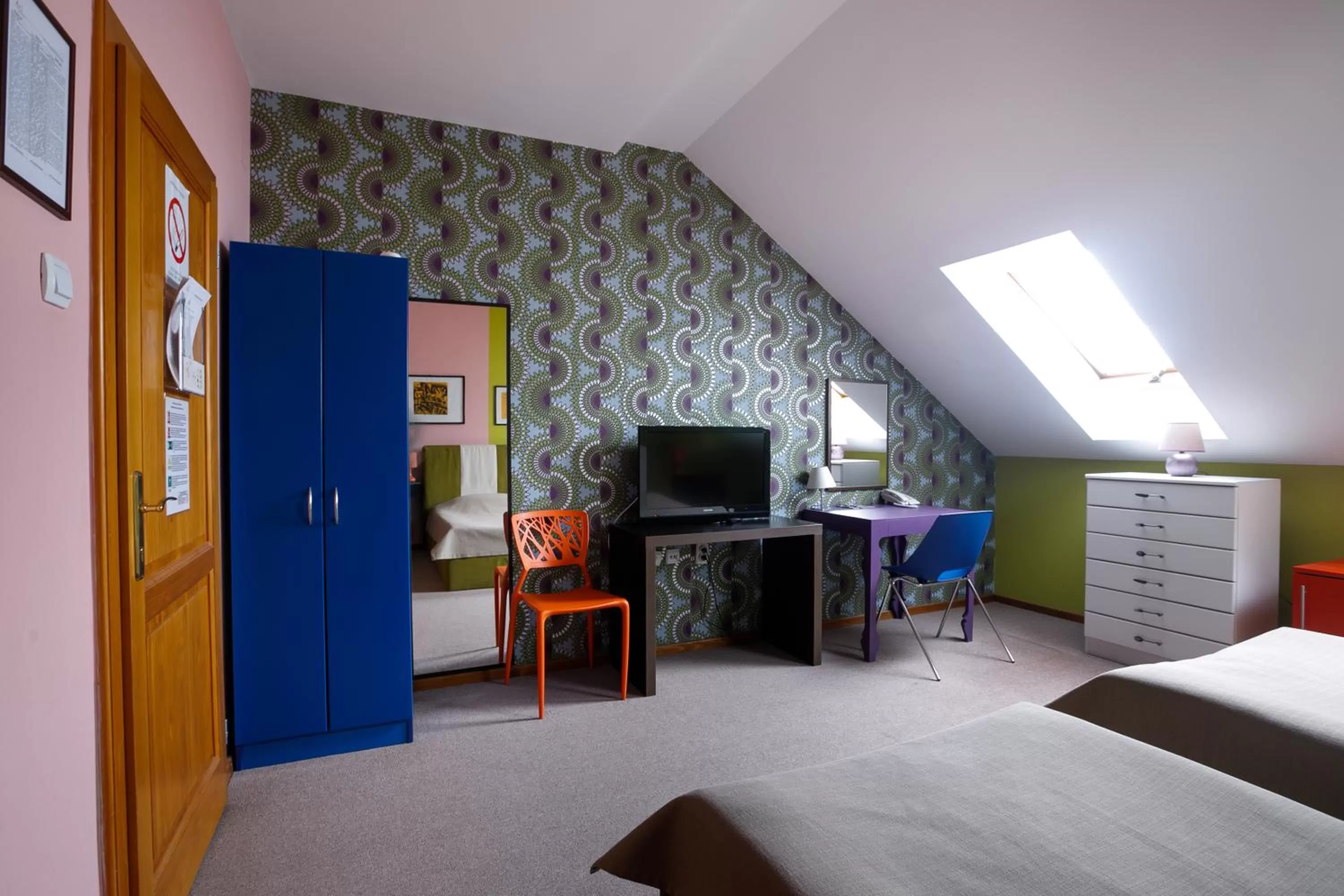 Bedroom, TV/Entertainment Center in Art Garni Hotel