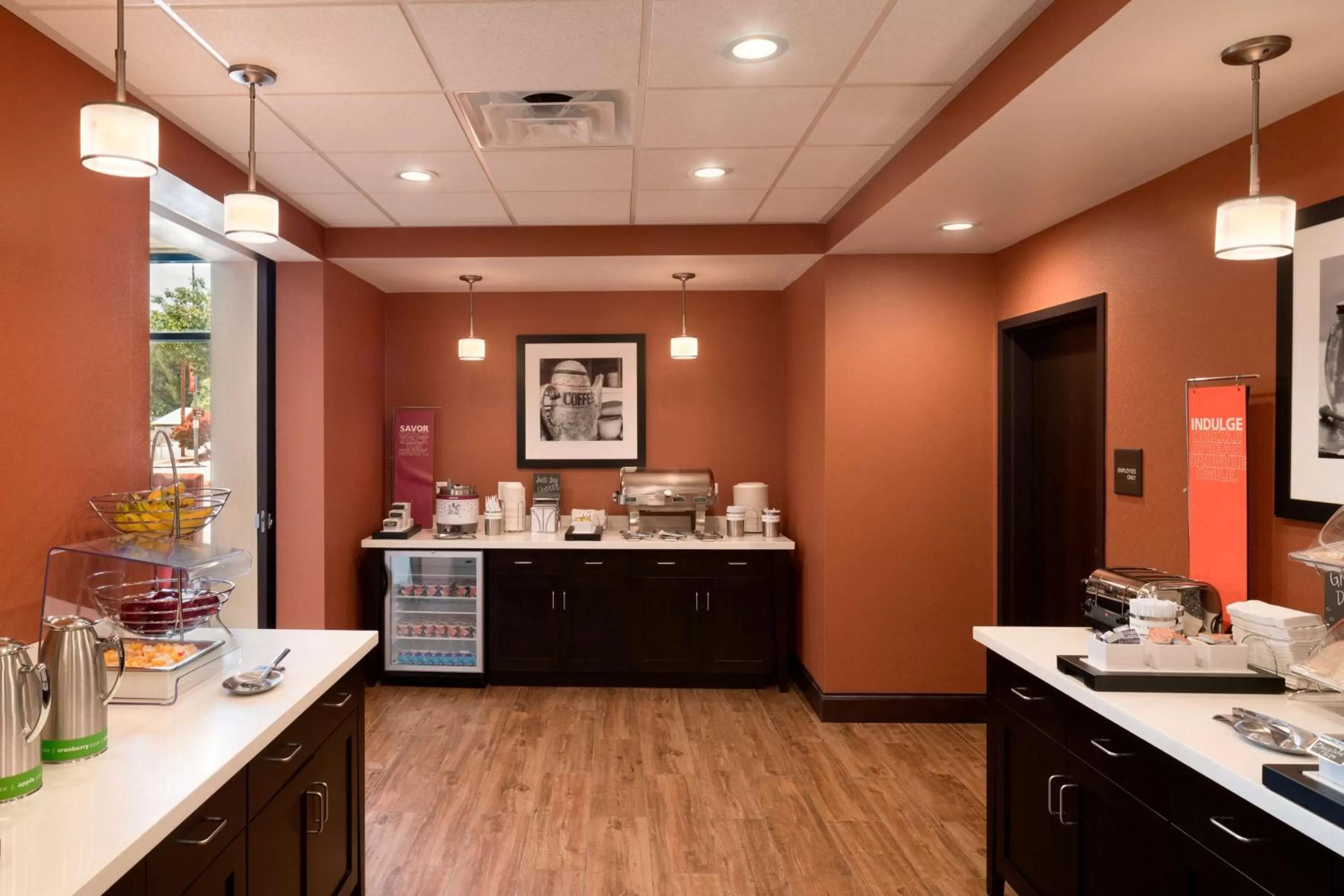 Dining area in Hampton Inn Kanab