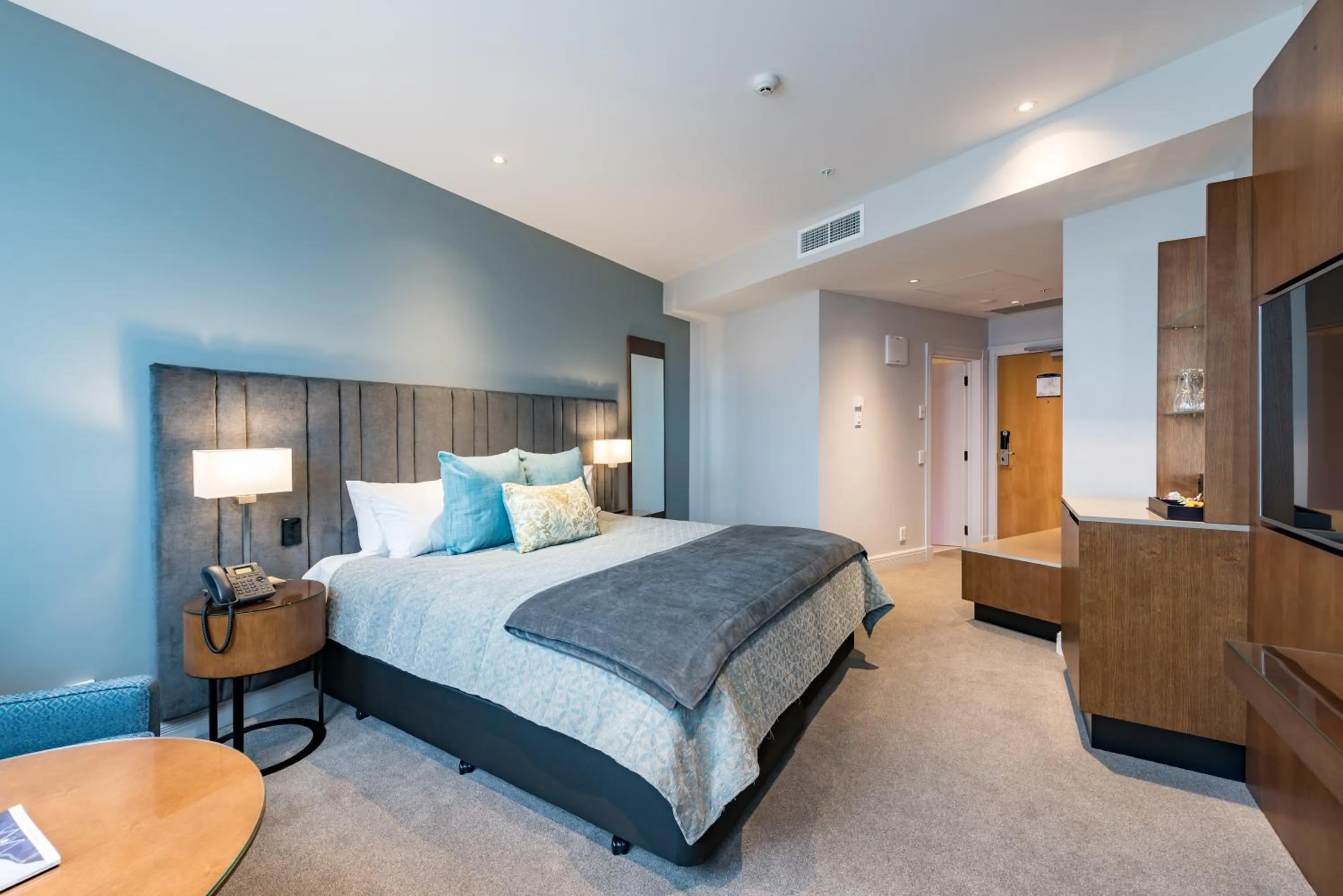 Photo of the whole room, Bed in Distinction Christchurch Hotel