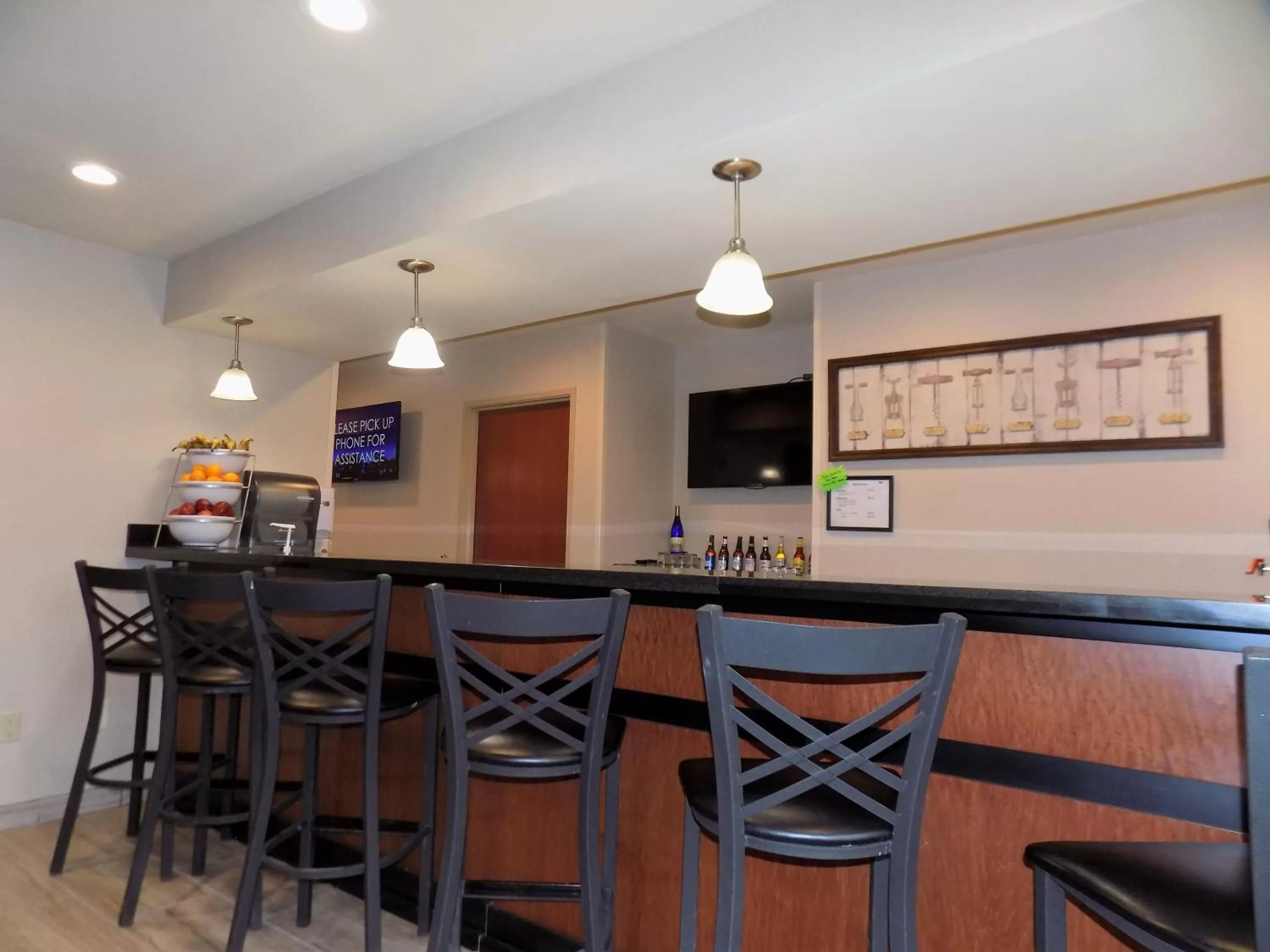 Lounge or bar in Cobblestone Hotel & Suites - Seward