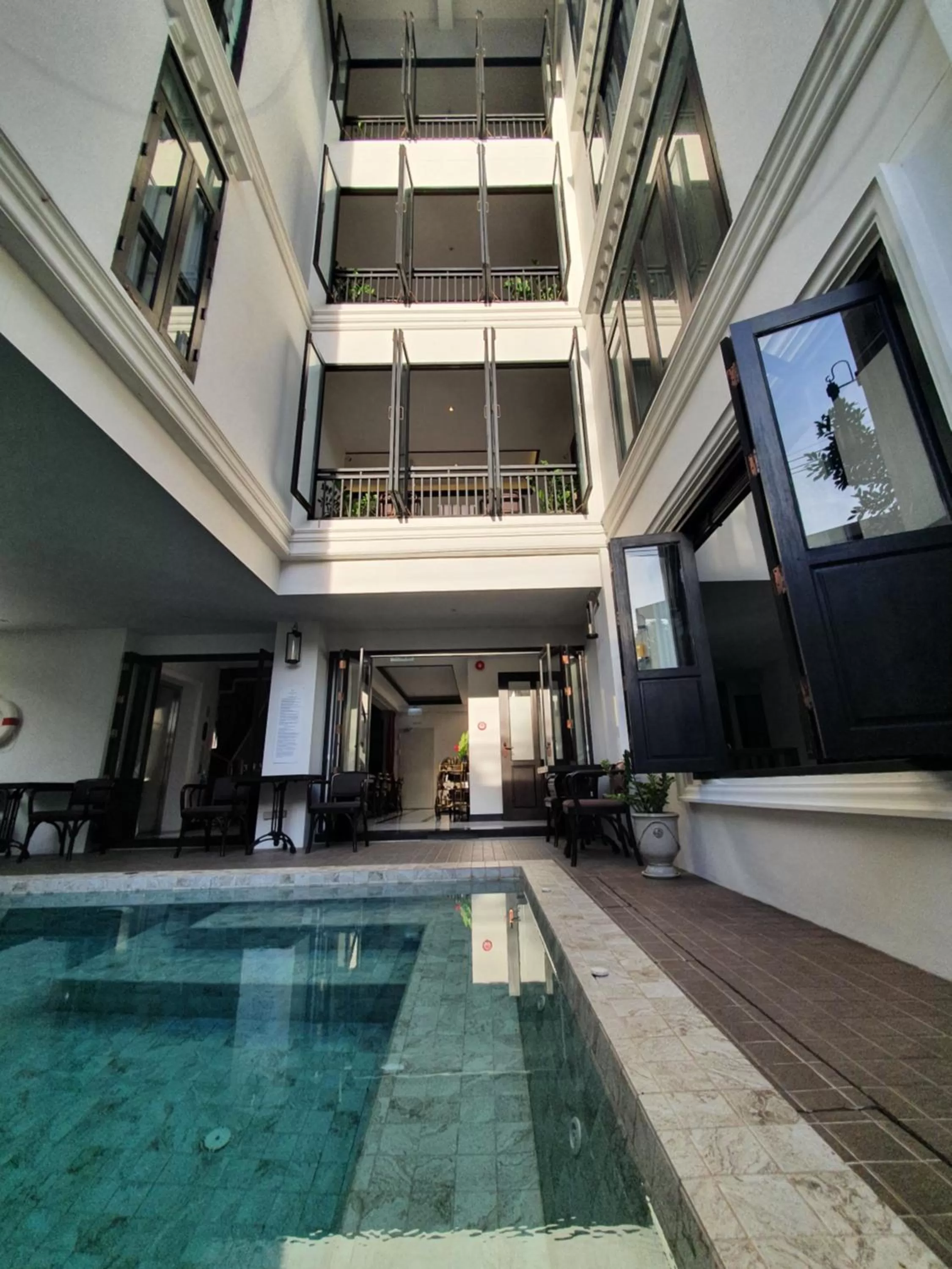 Swimming pool in Cheeva Dee Hotel