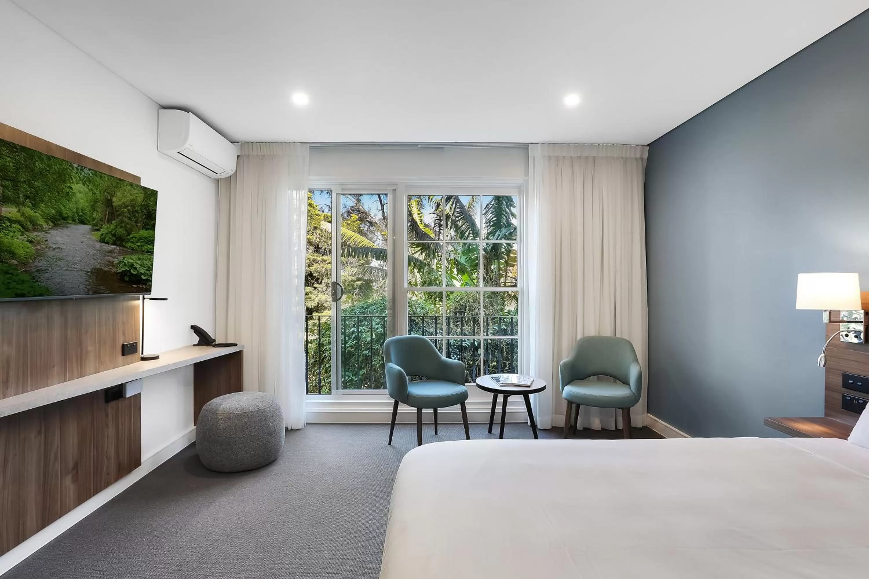 Bed in Killara Hotel & Suites